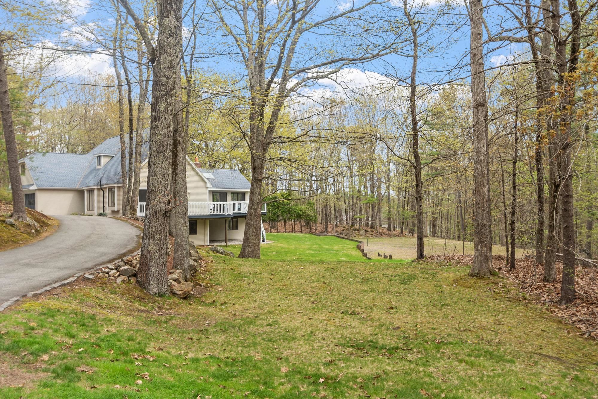 17 Stone Pound Ln, Atkinson, NH 03811-2260
