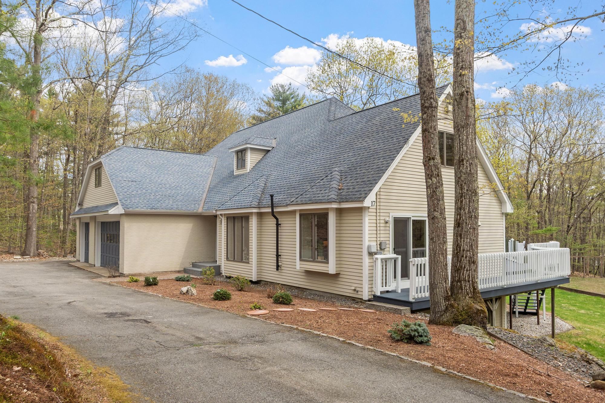17 Stone Pound Ln, Atkinson, NH 03811-2260