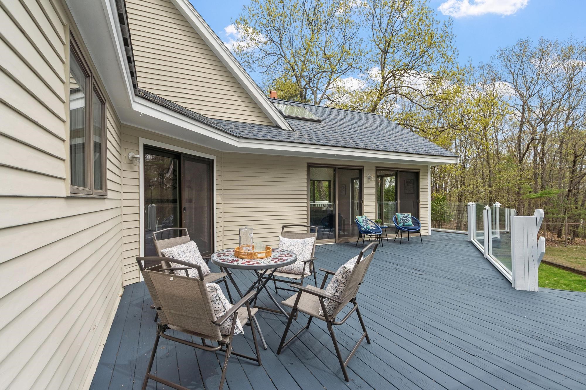17 Stone Pound Ln, Atkinson, NH 03811-2260