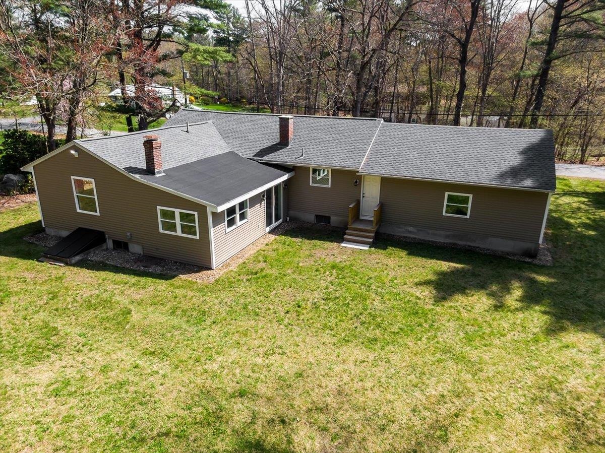 7 Ermer Rd, Derry, NH 03038