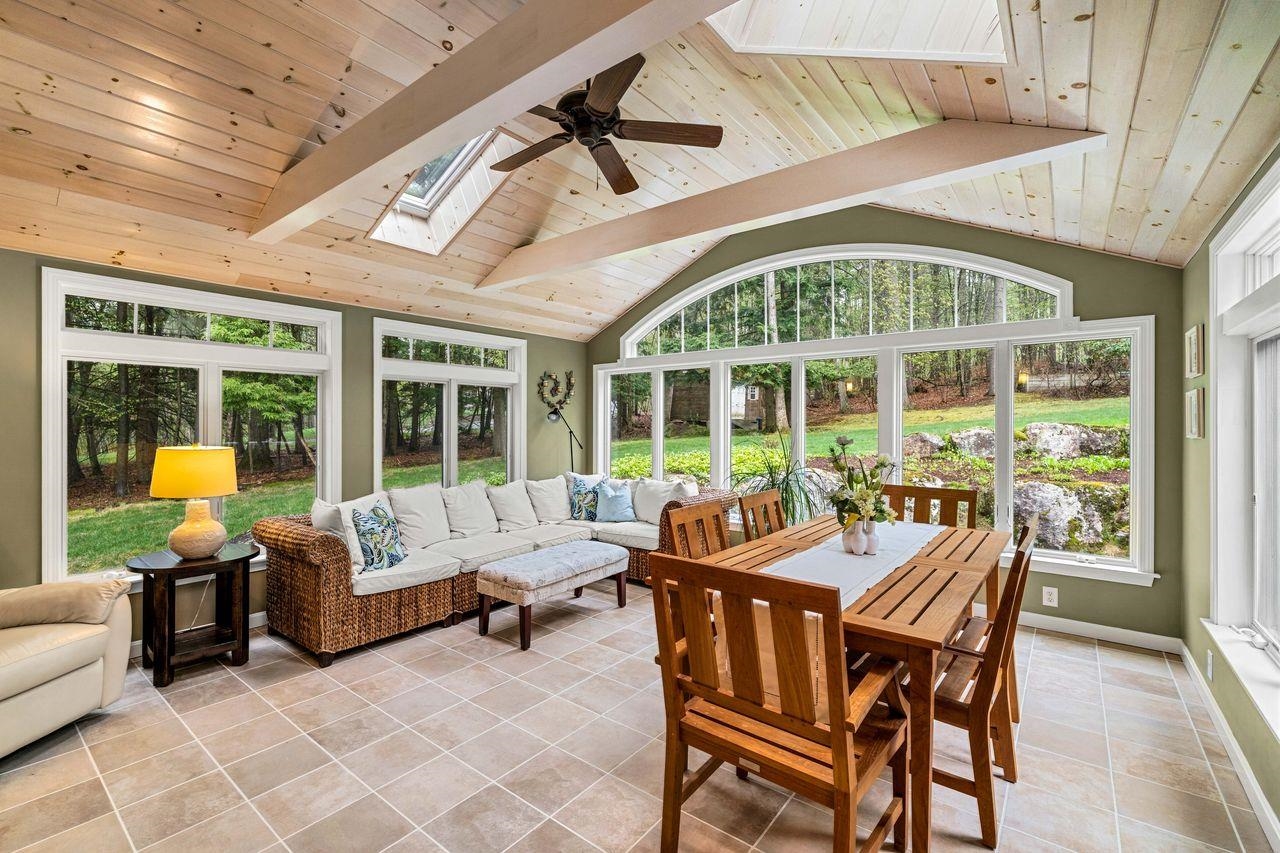 46 Veronica Dr, Bedford, NH 03110