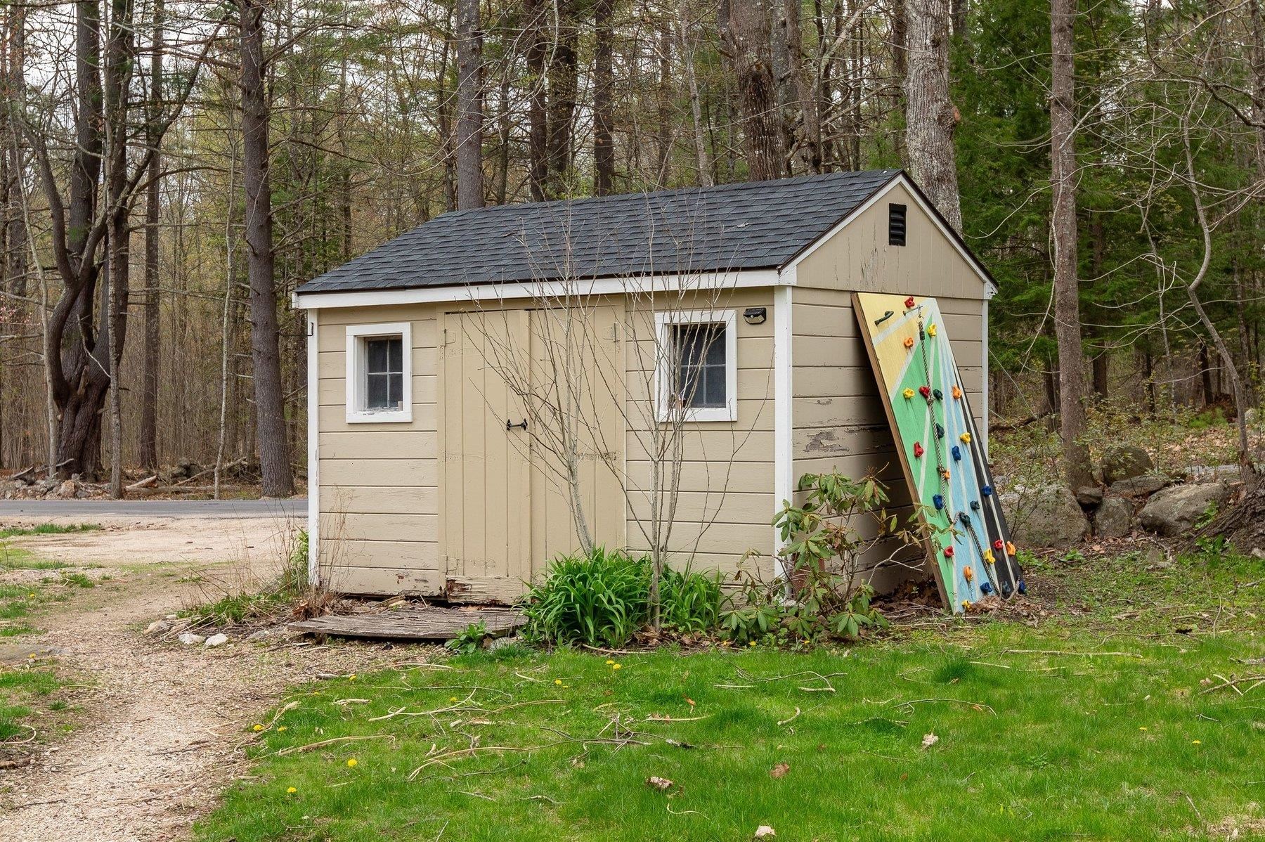 73 Cross St, Farmington, NH 03835