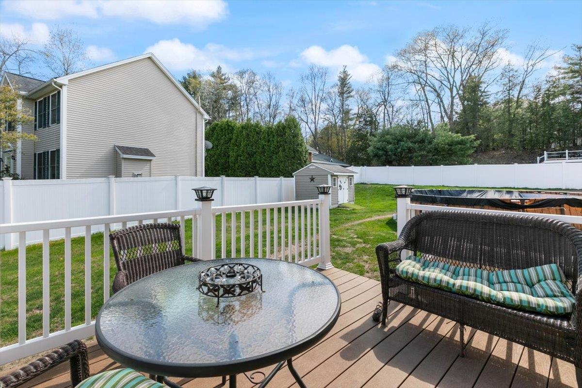 2 Birch Hill Dr, Nashua, NH 03063