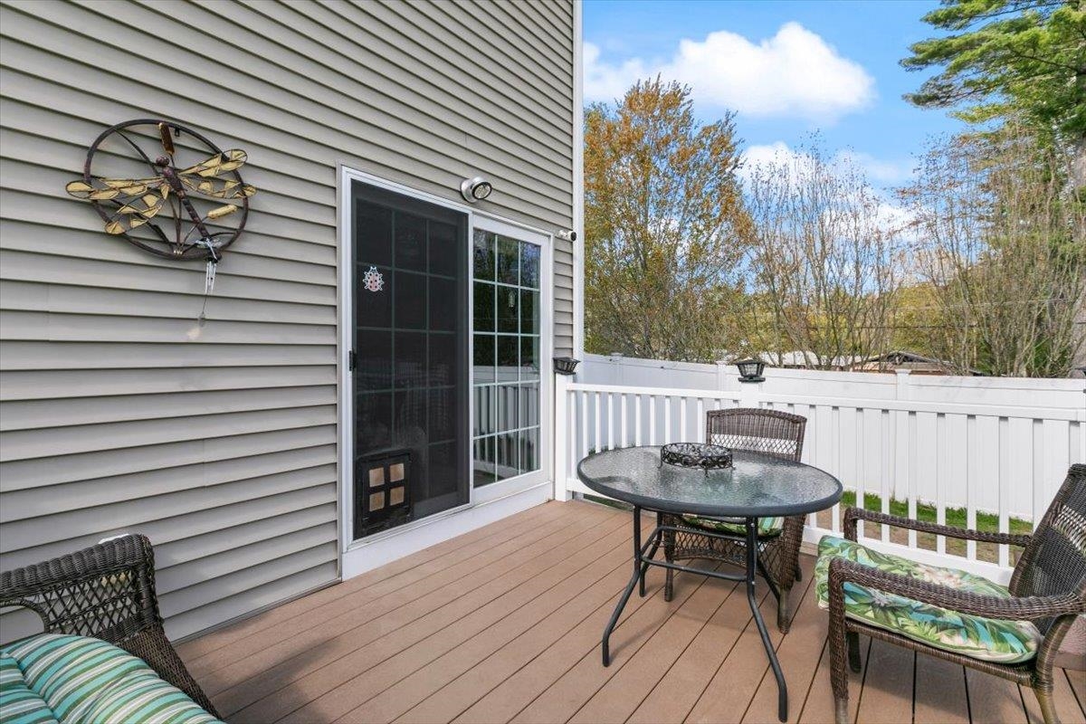 2 Birch Hill Dr, Nashua, NH 03063