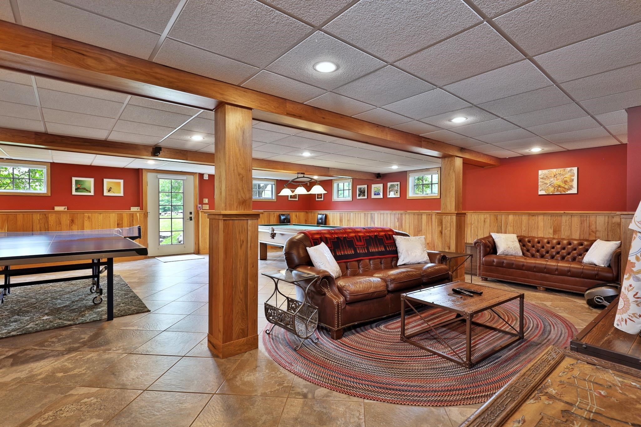 Lower level recreation room 25194079