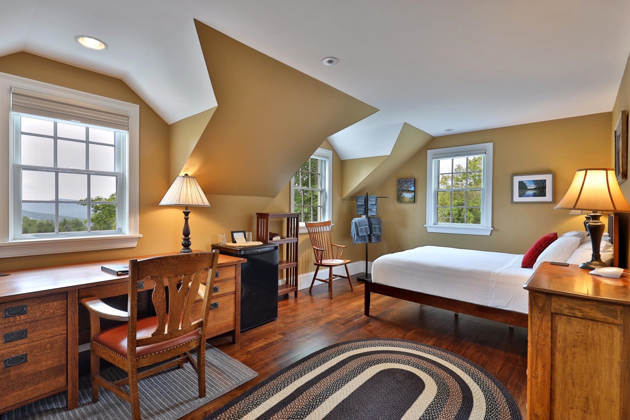 Thoreau Room - Second floor bedroom 25194086