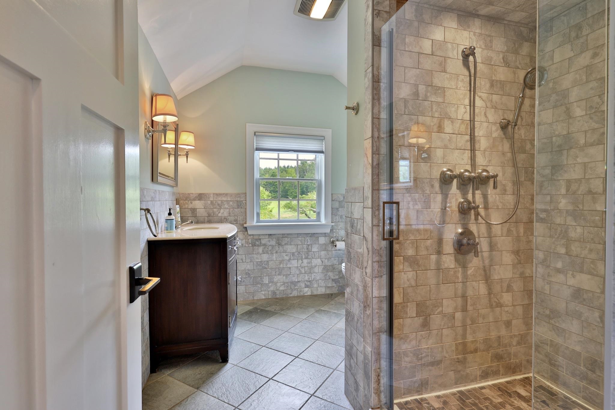 Second floor 3/4 bath 25194089
