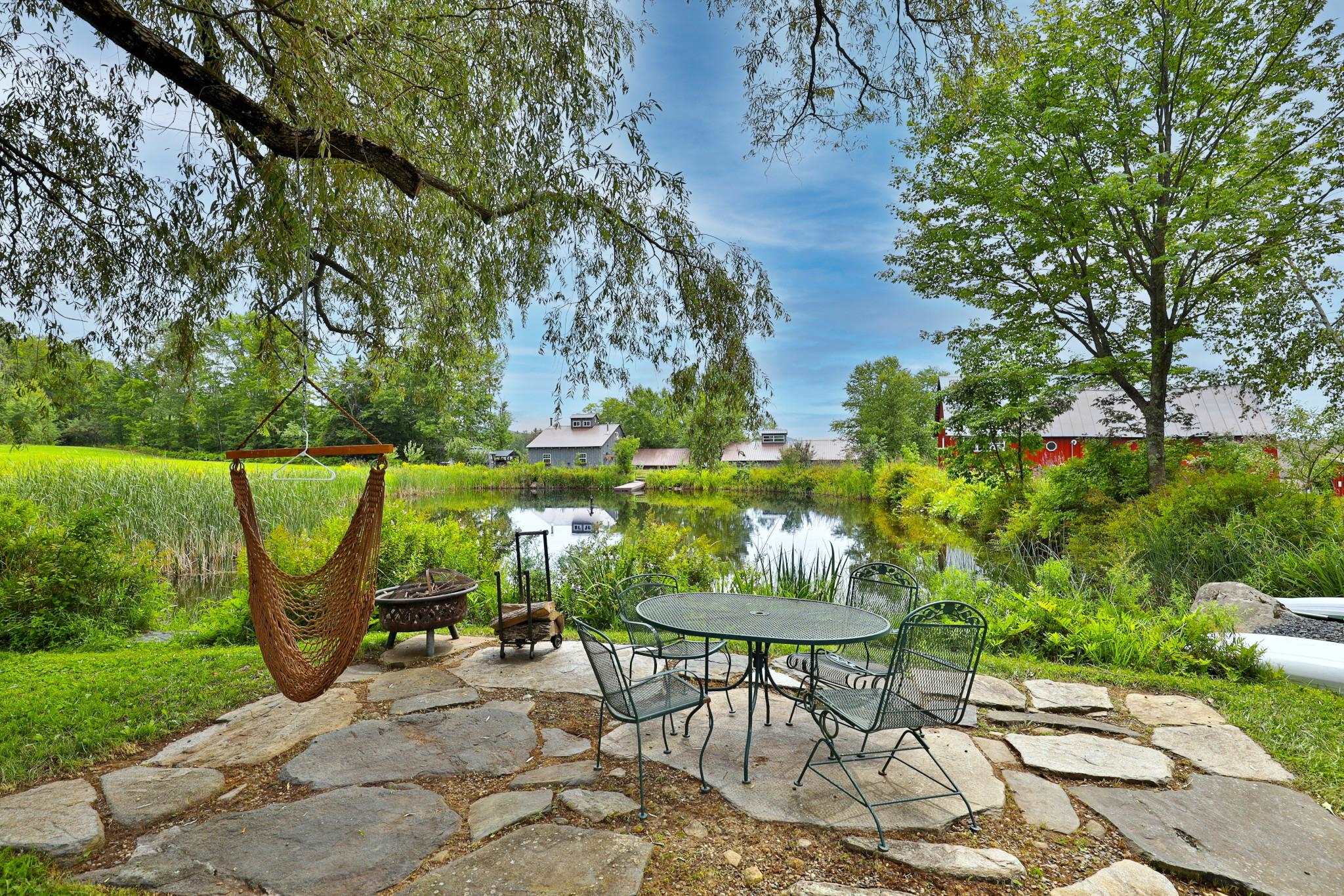 Relaxing spot by the pond 25194092