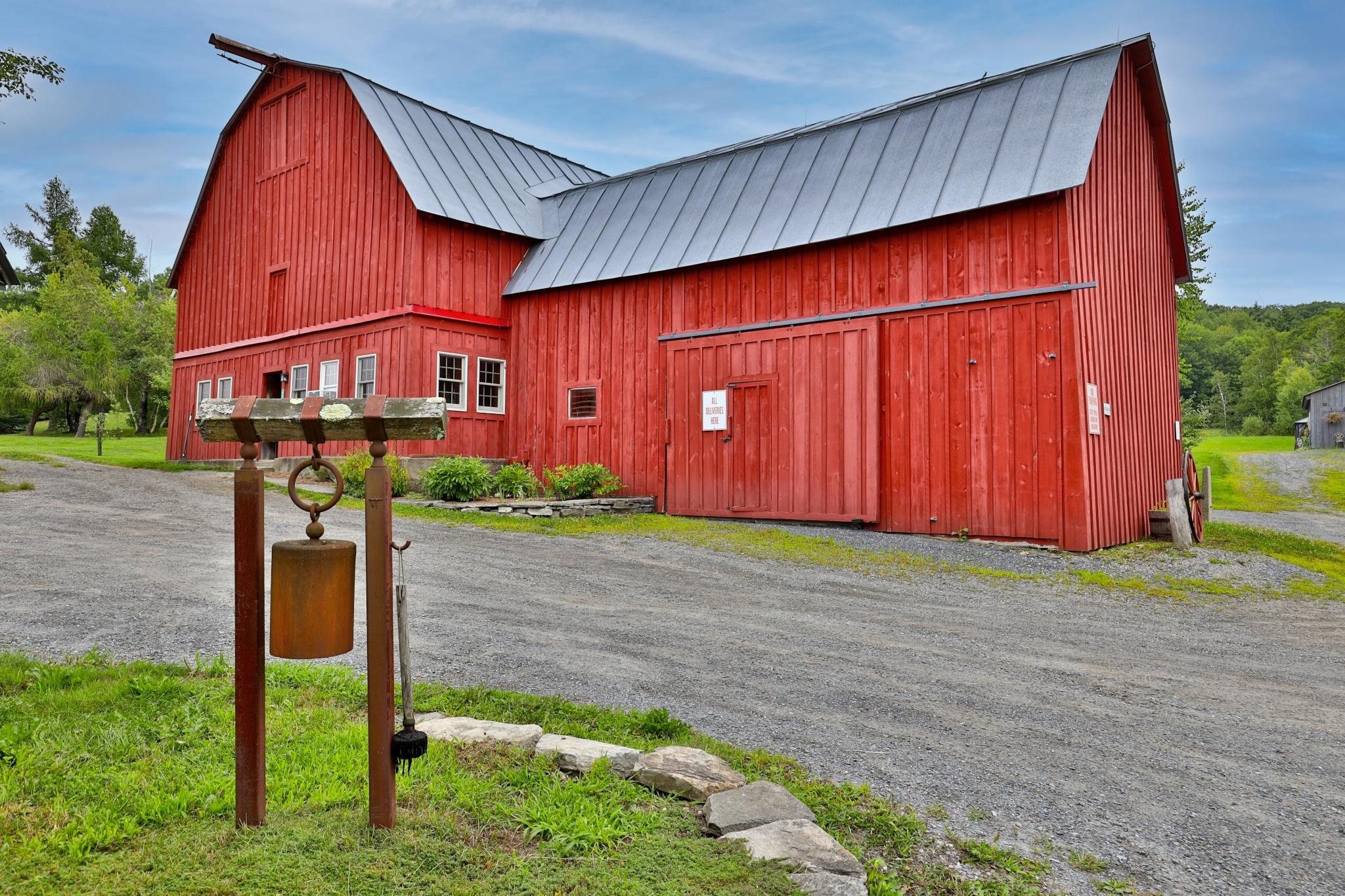 Circa 1800s barn with newer apartment 25194093