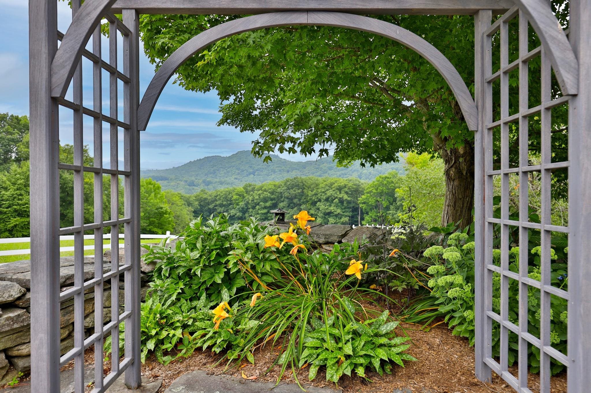 Beautiful southerly views 25194073