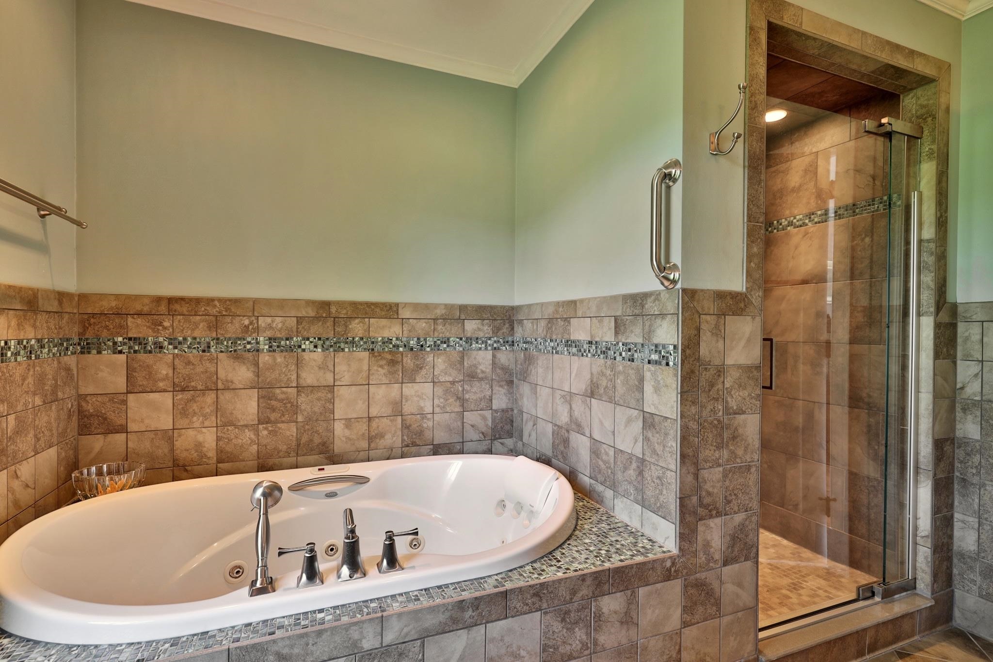 Primary bath 25195296