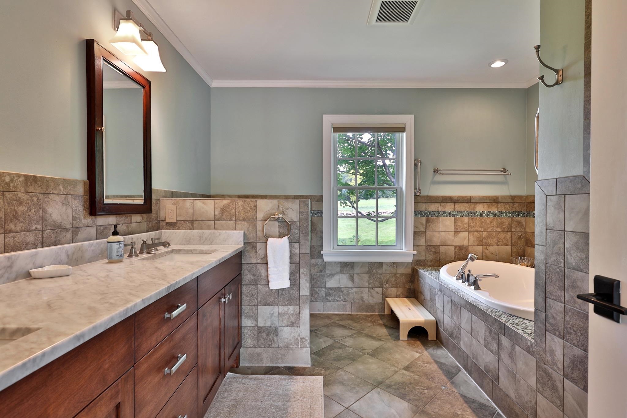 Primary bath 25195297