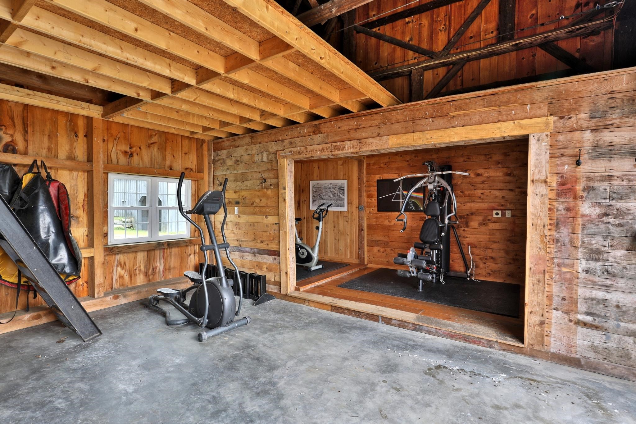 Main floor room in barn 25195314