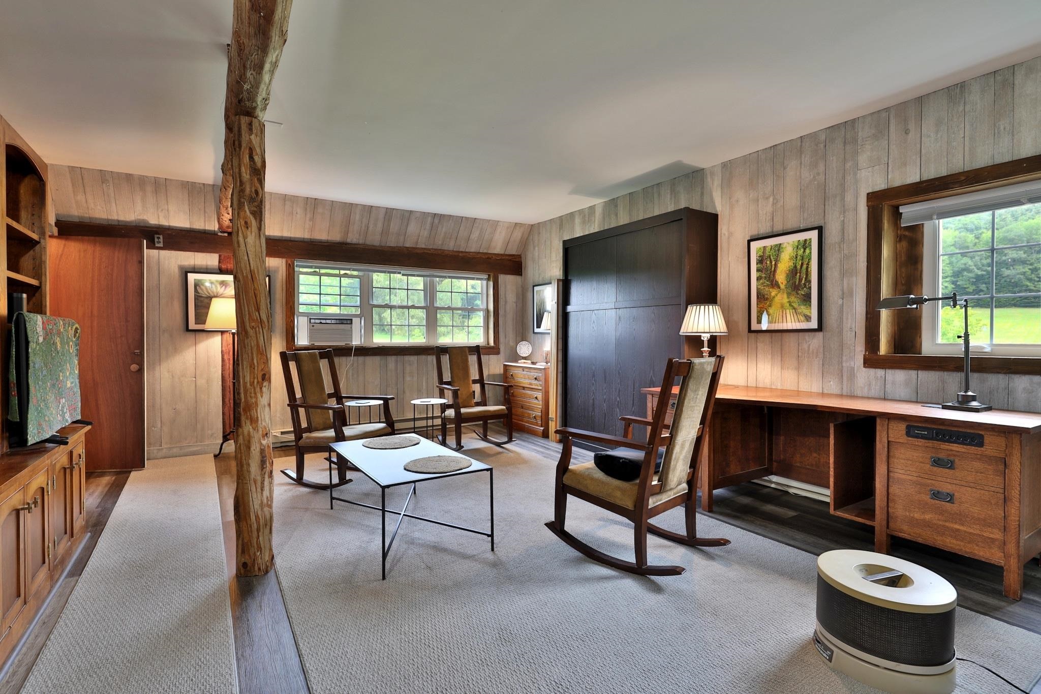 Farm managers room with bath 25195316