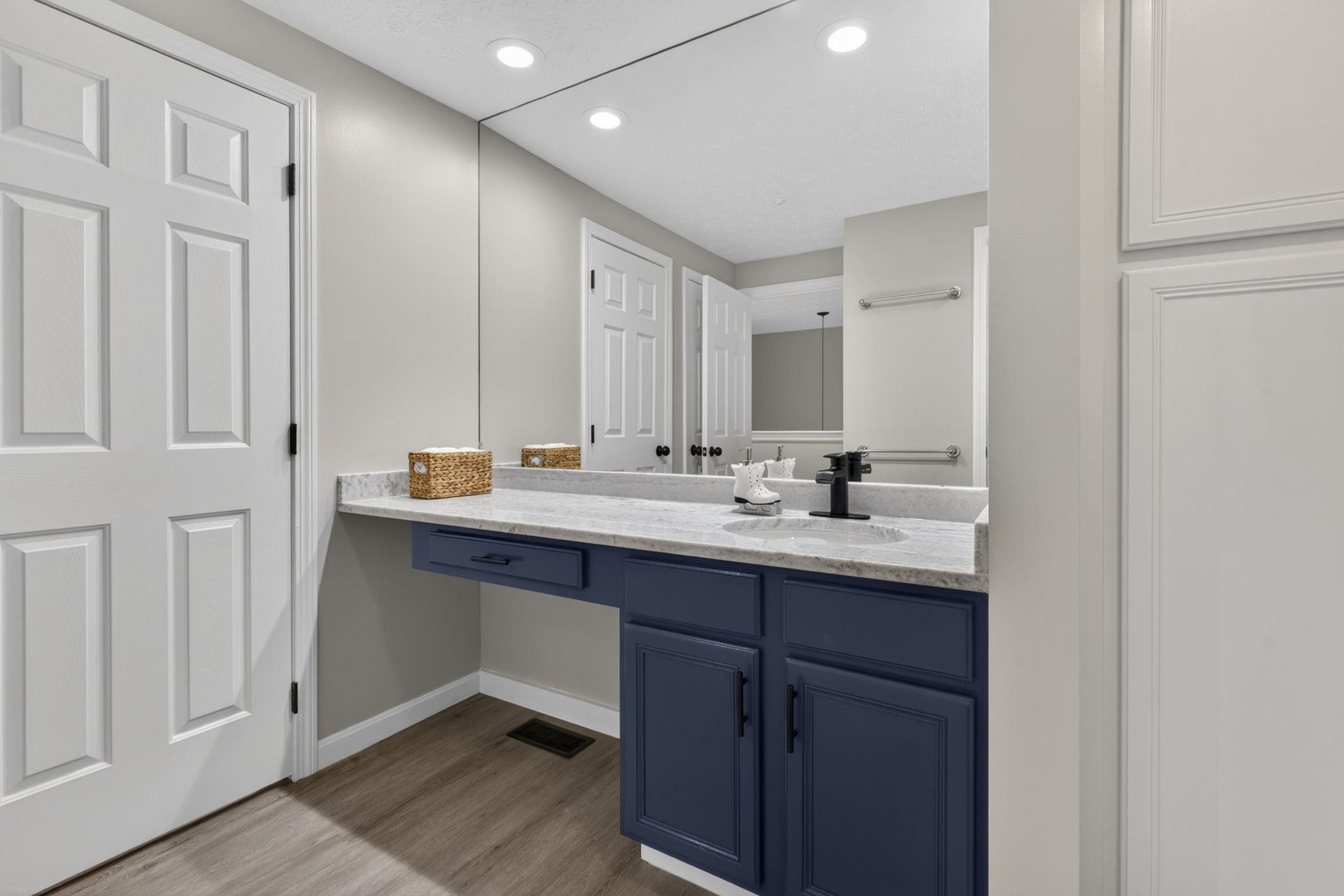 3 Summer Snow Ln, Bedford, NH 03110
