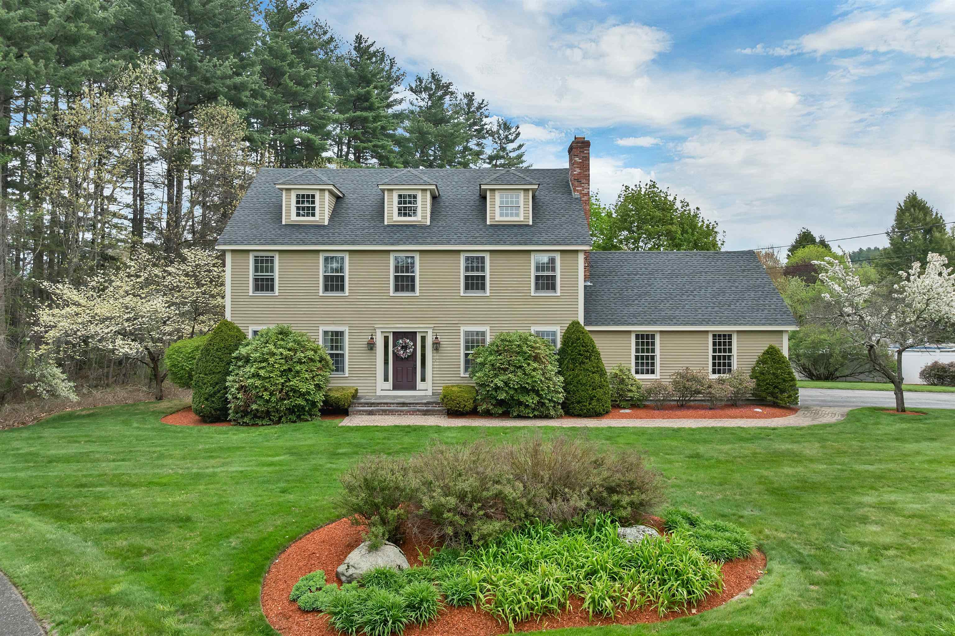 19 Poliquin Dr, Nashua, NH 03062