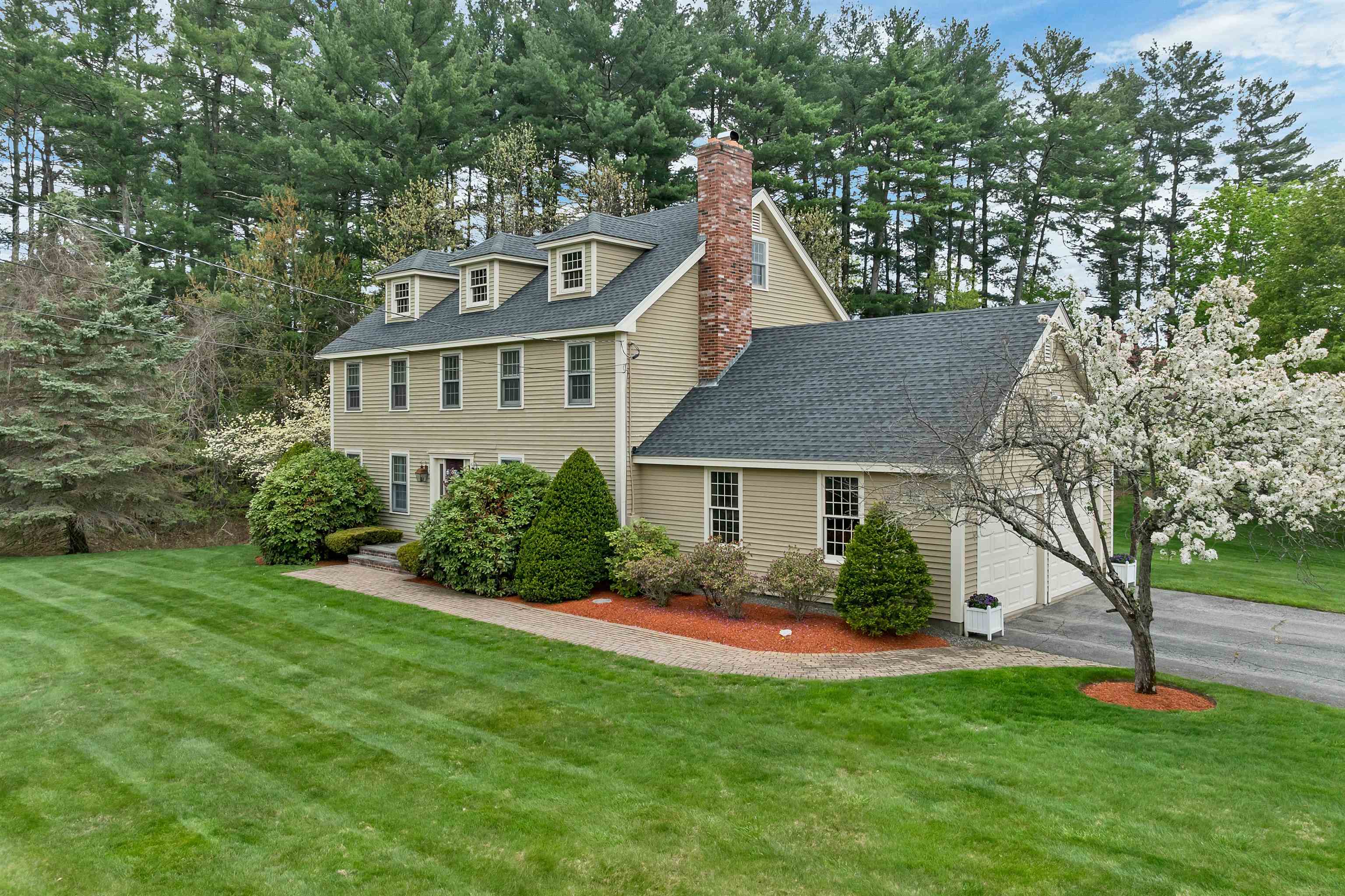 19 Poliquin Dr, Nashua, NH 03062