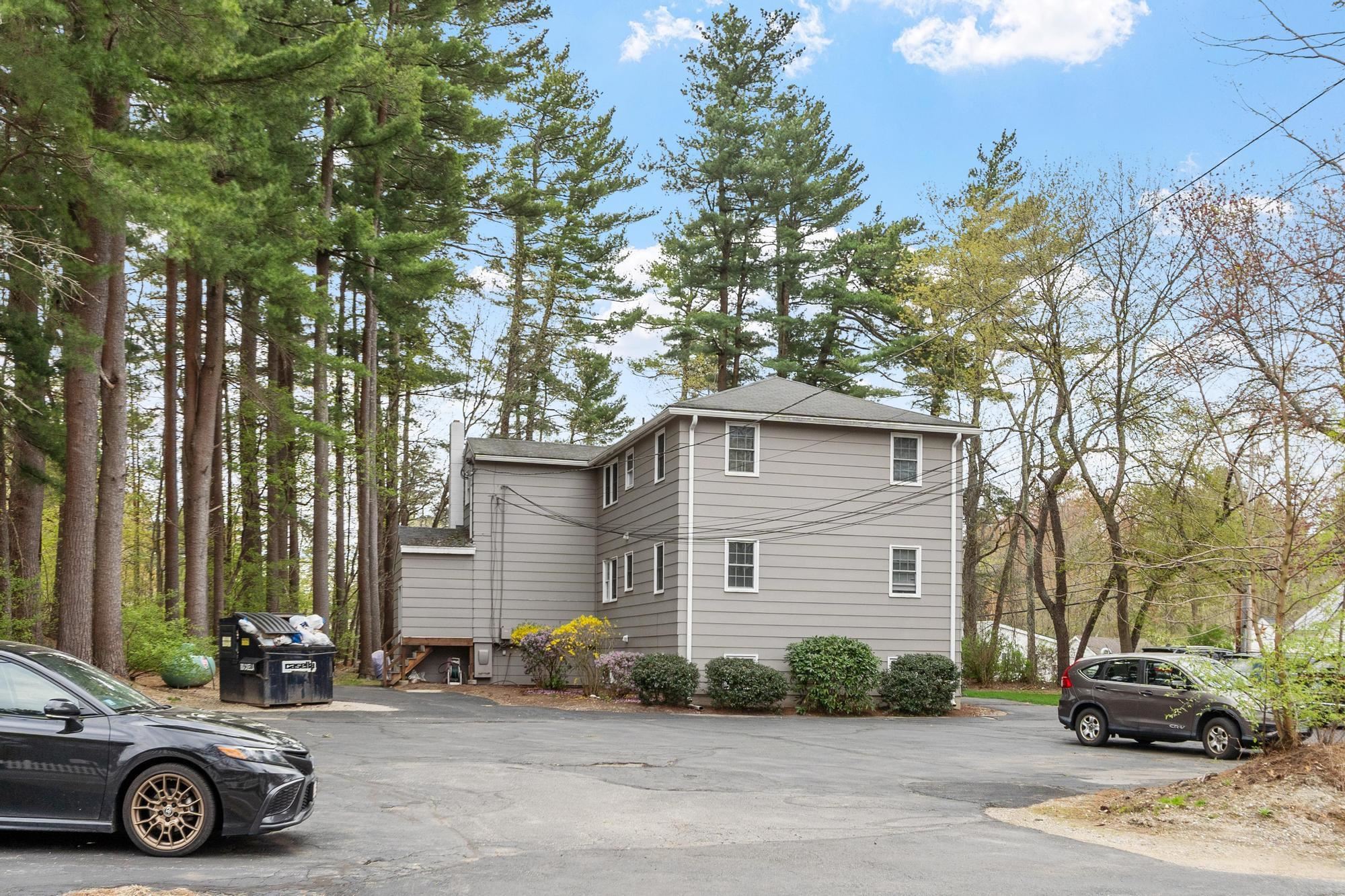 50 N Main St, Salem, NH 03079