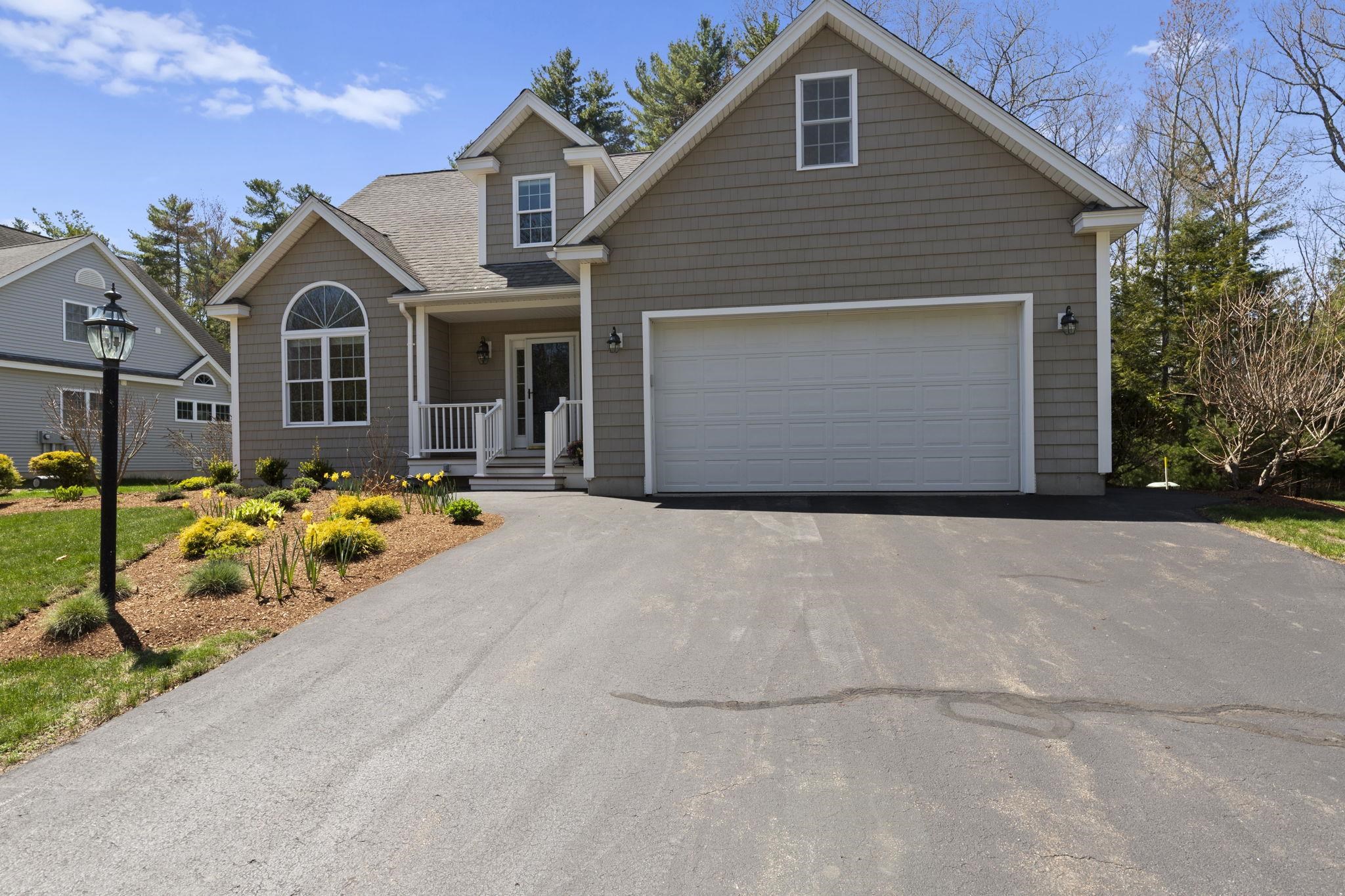 28 Green Vale Dr, Stratham, NH 03885