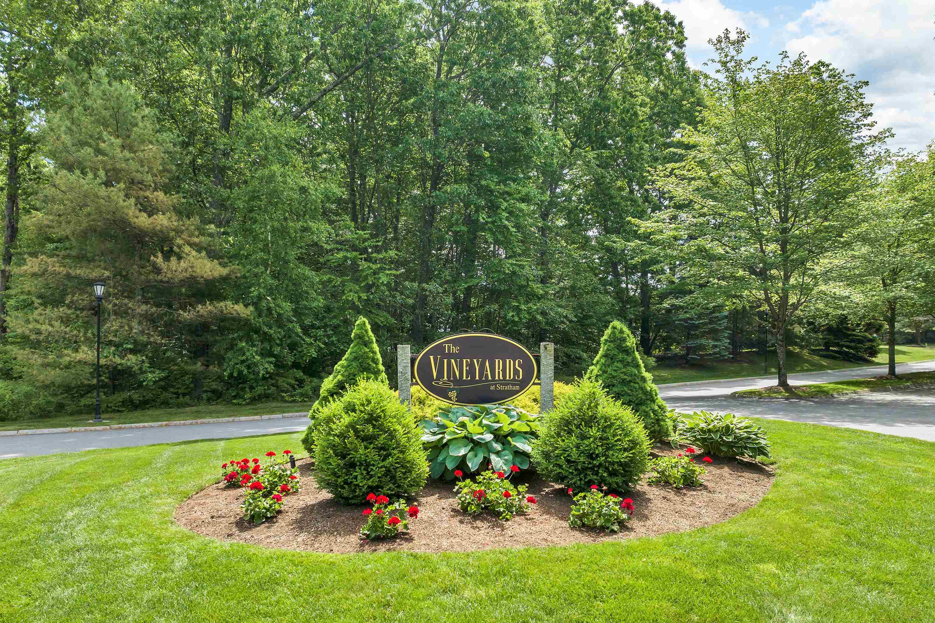 28 Green Vale Dr, Stratham, NH 03885