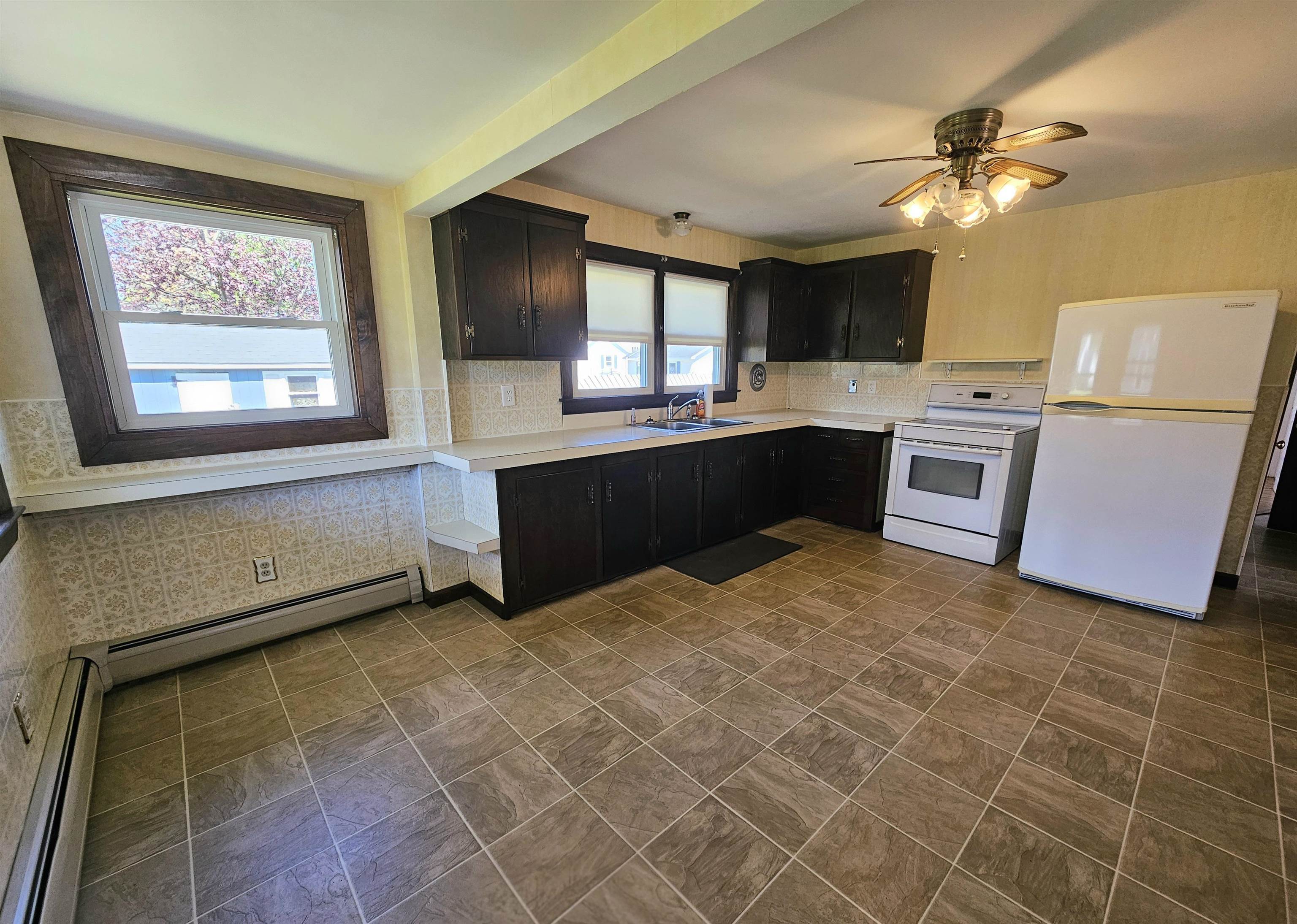 8 Foch St, Goffstown, NH 03045