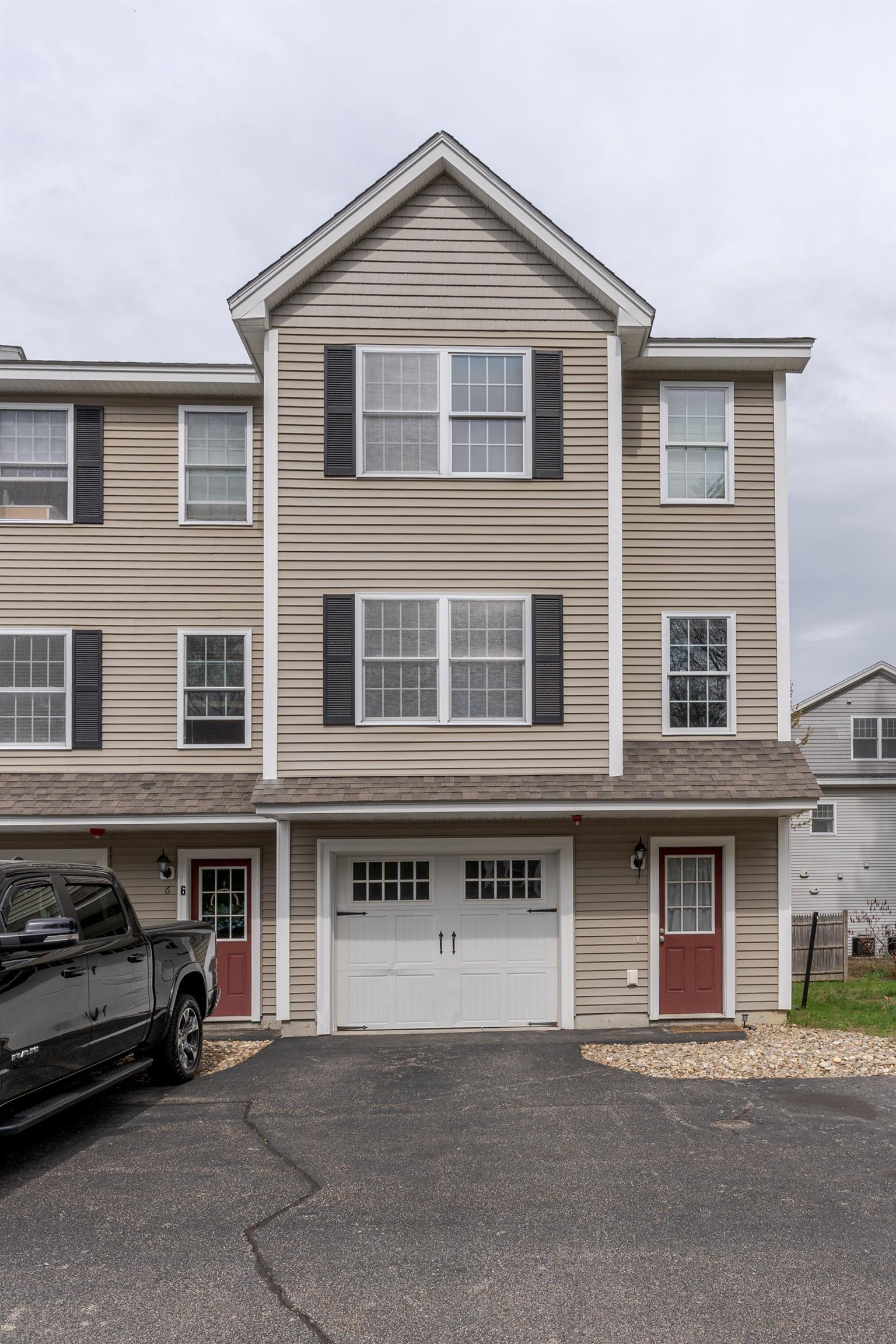 7 Harvest Dr, Dover, NH 03820