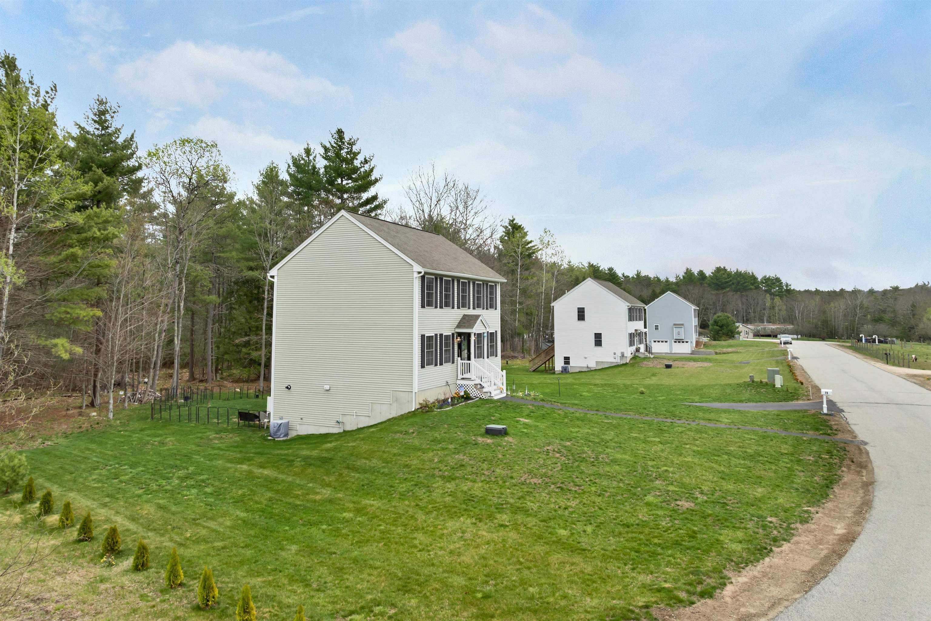 73 Bailey Dr, Pittsfield, NH 03263