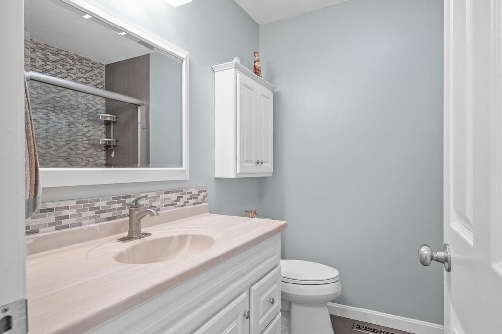 21 Villager Rd, Chester, NH 03036
