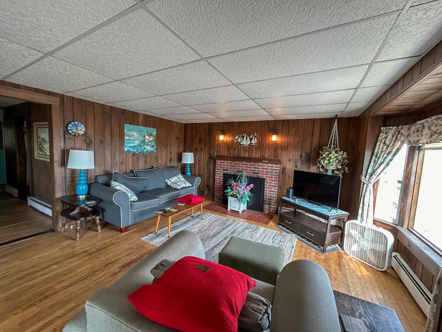 99 Ocean Dr, Seabrook, NH 03874