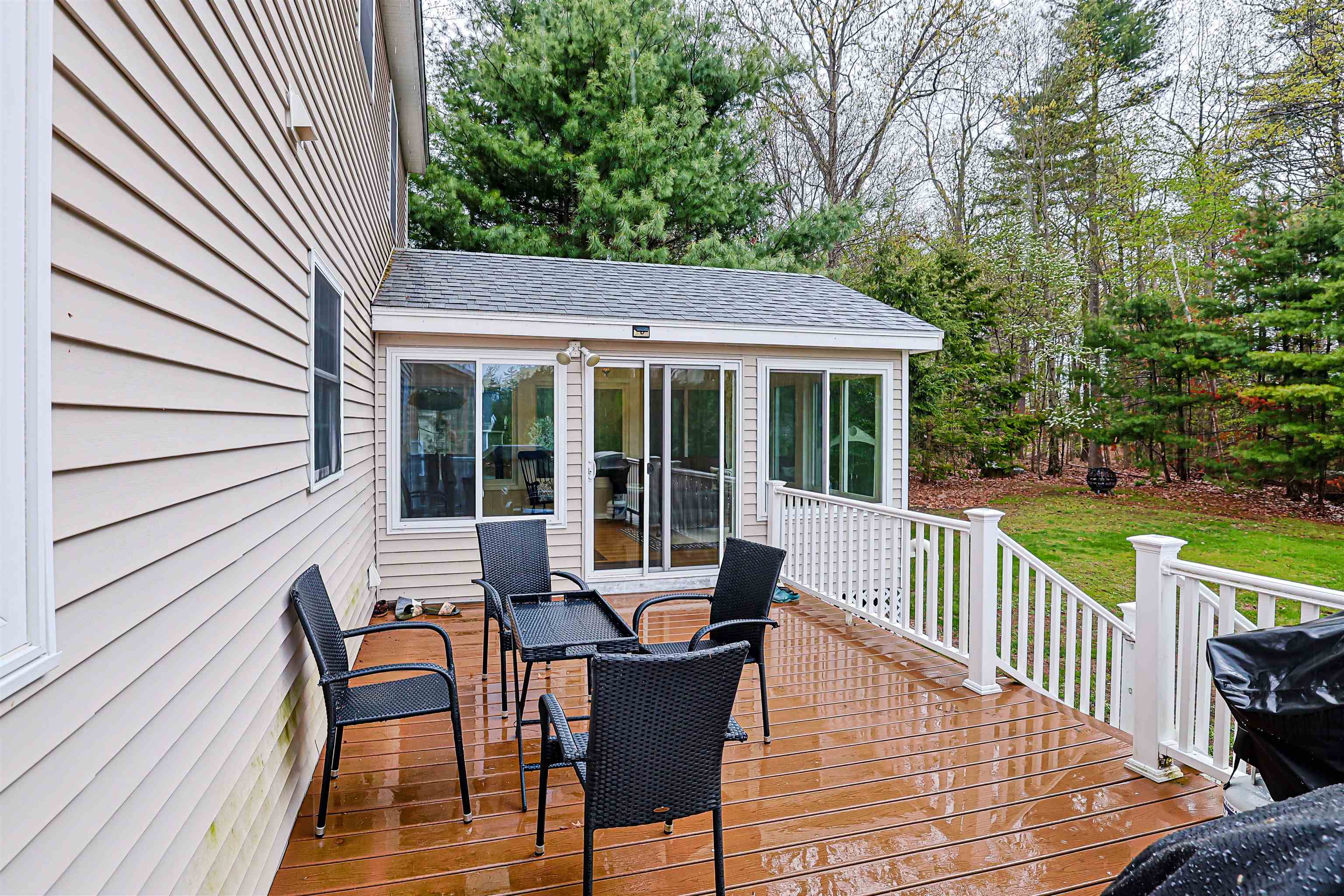 68 Waterford Dr, Sandown, NH 03873