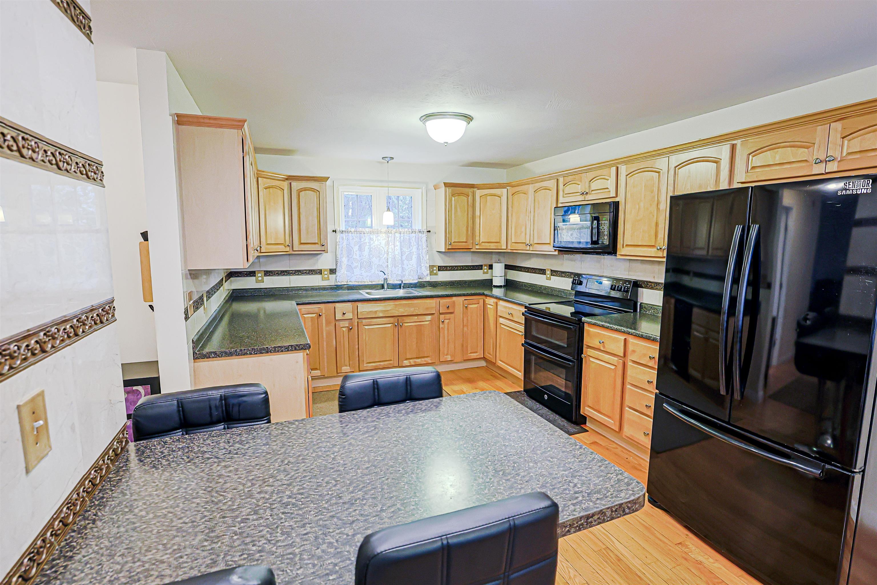 68 Waterford Dr, Sandown, NH 03873