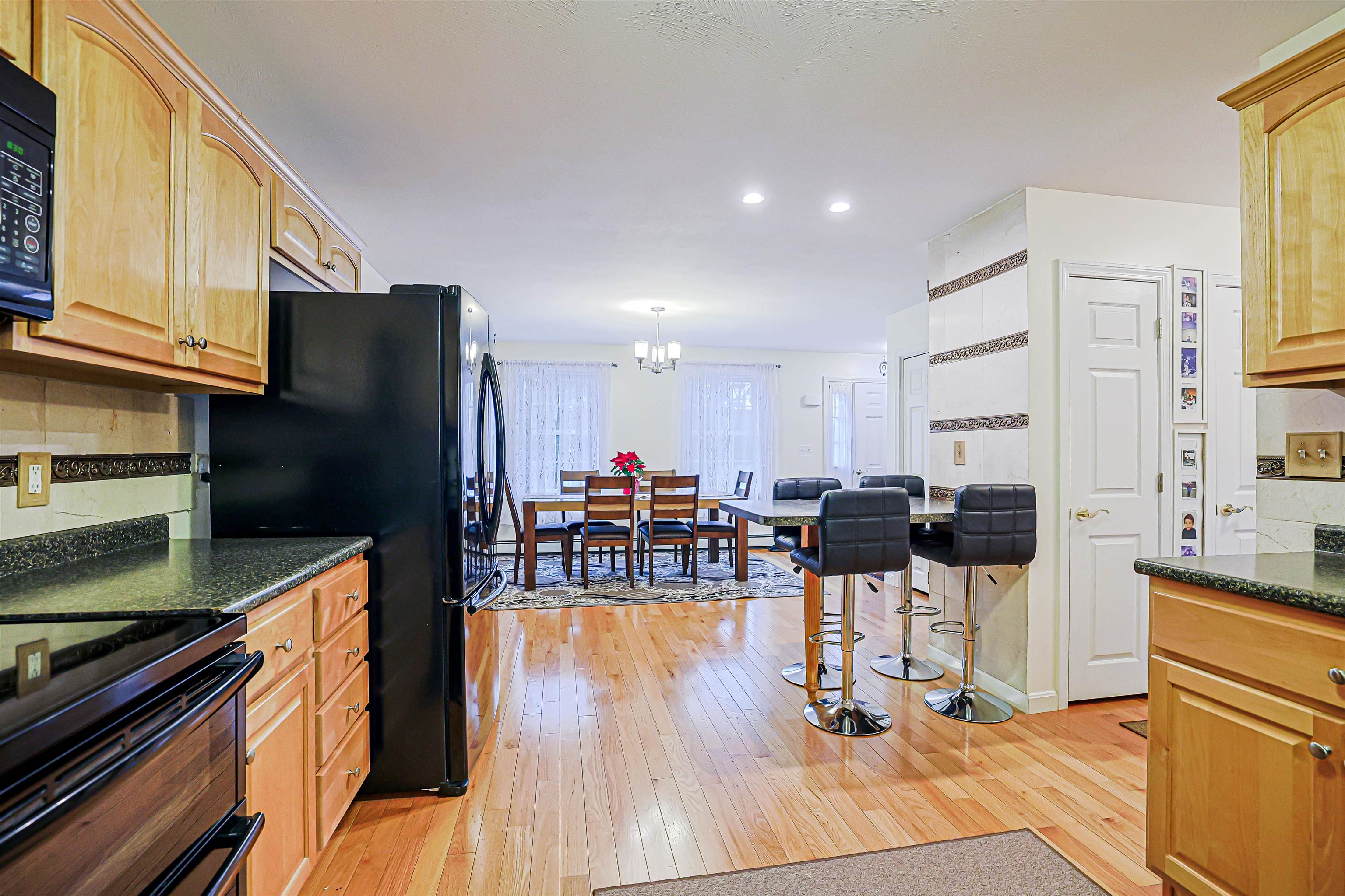 68 Waterford Dr, Sandown, NH 03873