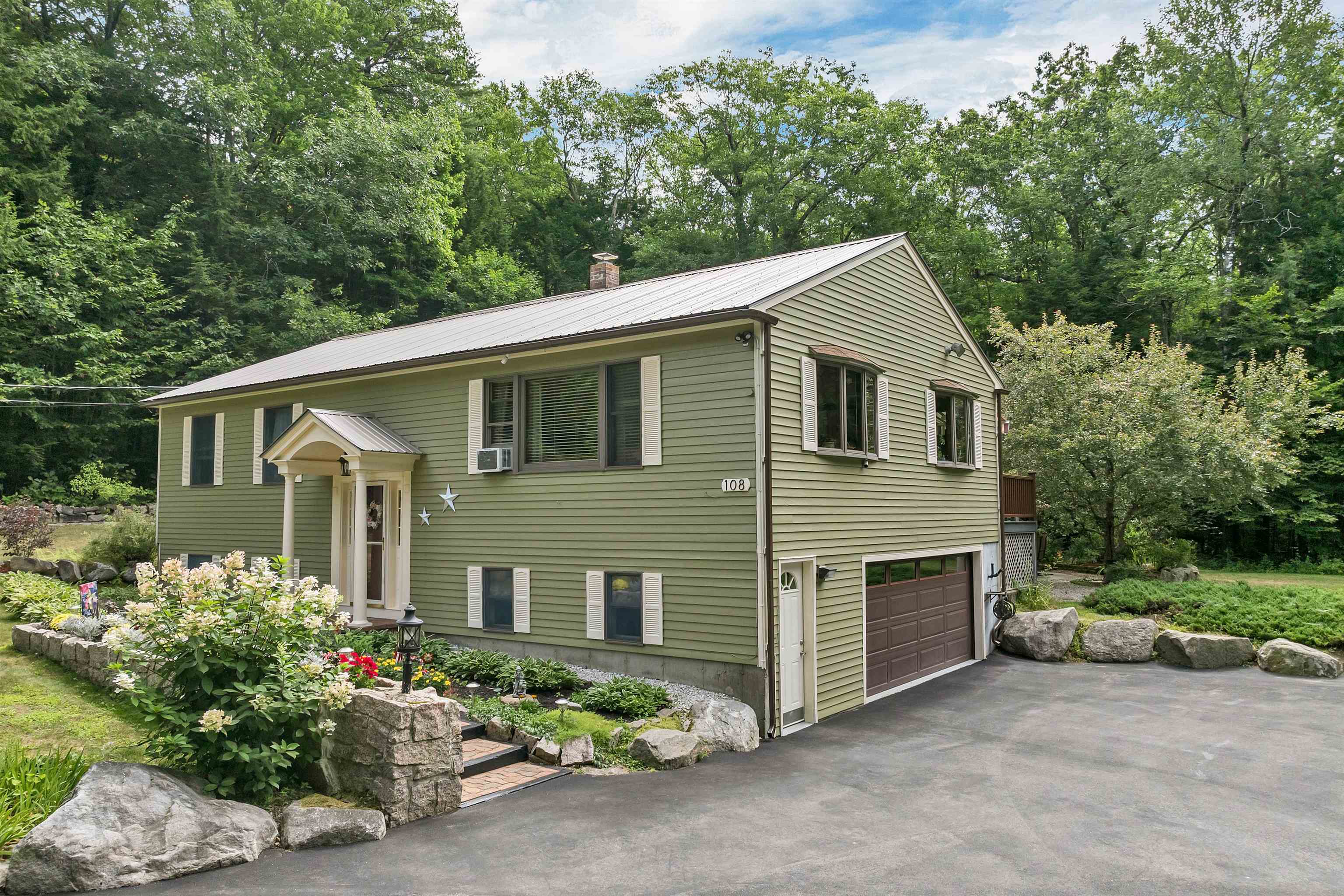 108 Maple Manor Rd, Conway, NH 03813