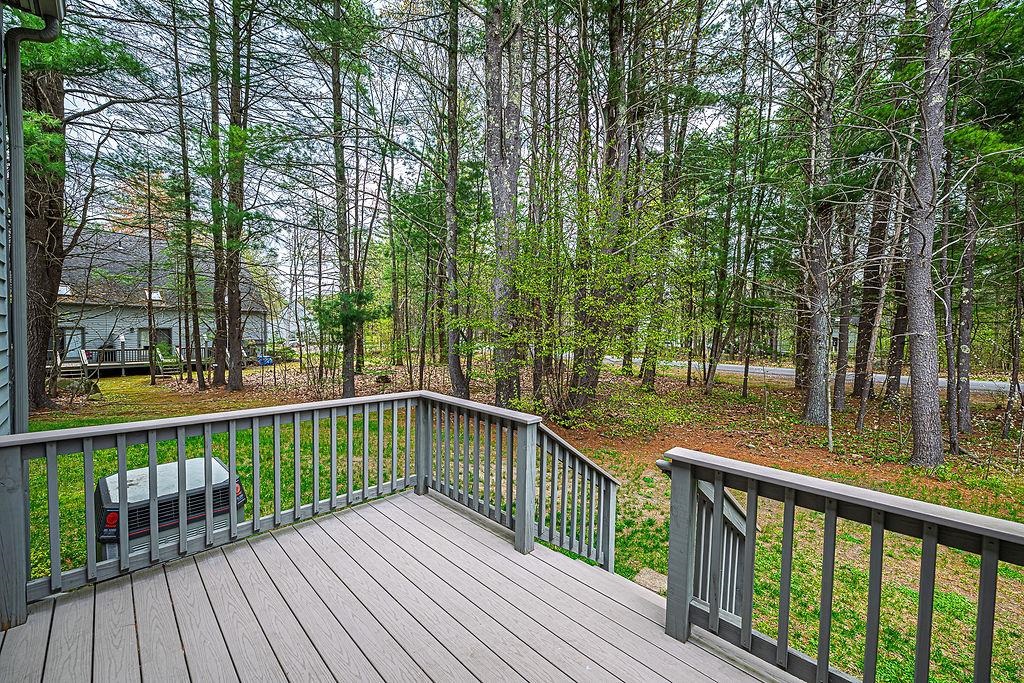64 Glengarry Dr, Stratham, NH 03885