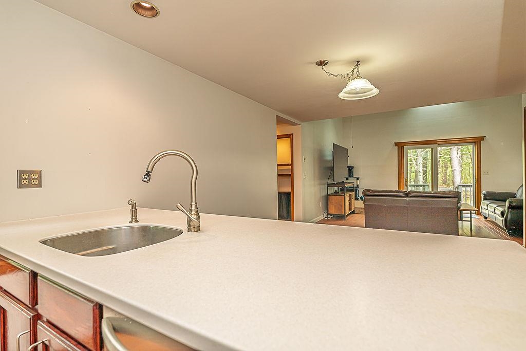 64 Glengarry Dr, Stratham, NH 03885