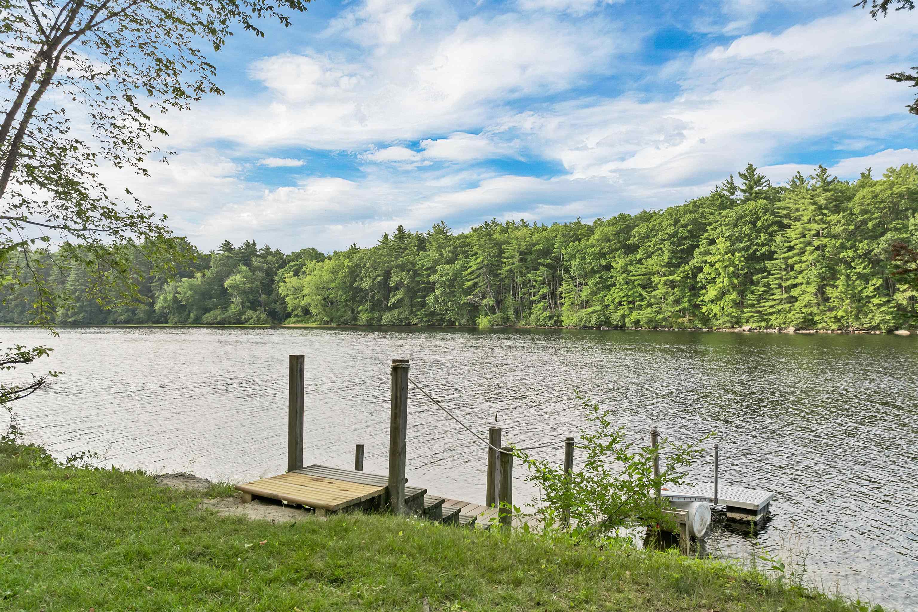 13 Ferry Rd, Bow, NH 03304