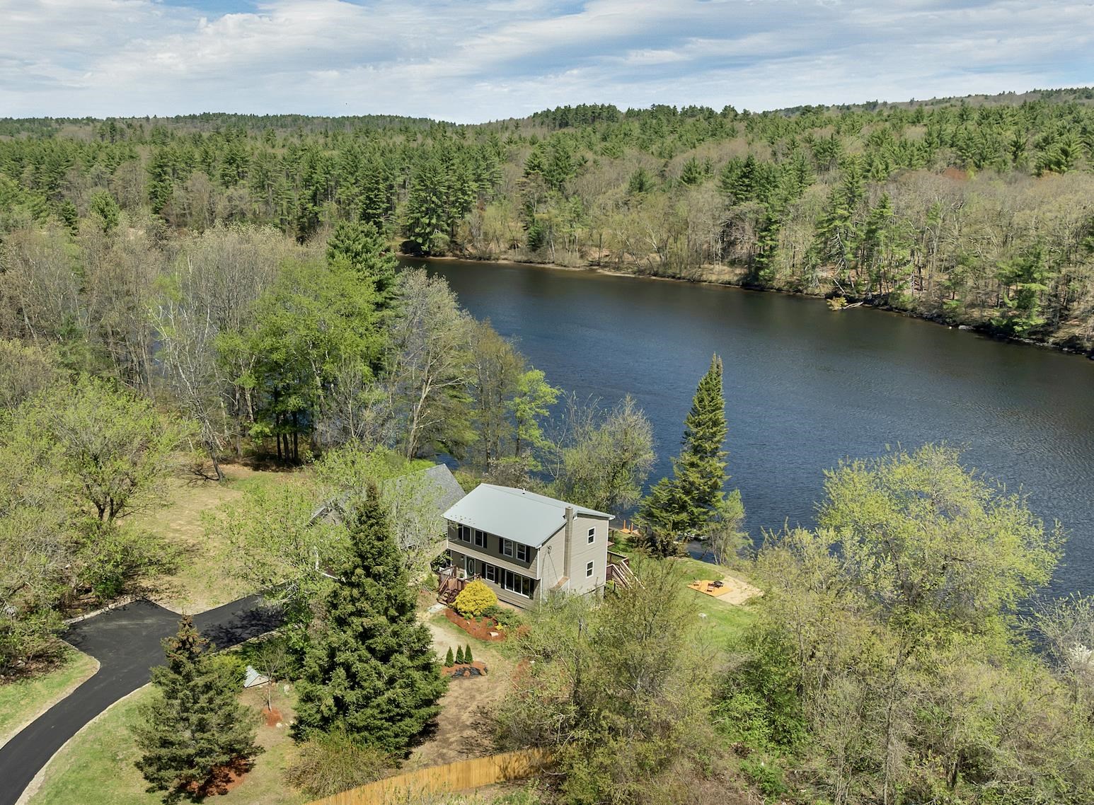 13 Ferry Rd, Bow, NH 03304