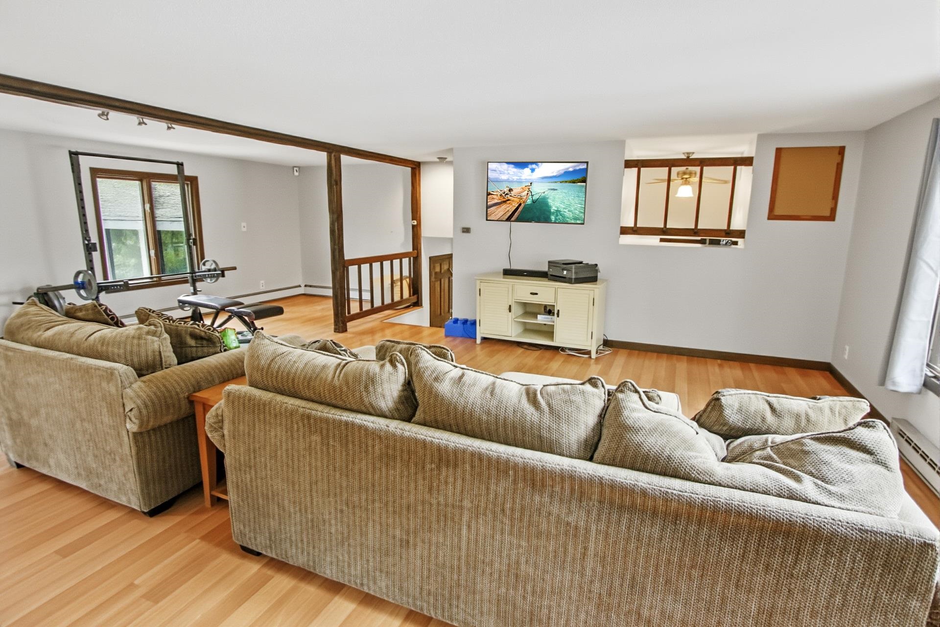 15 Lincoln St, Pelham, NH 03076