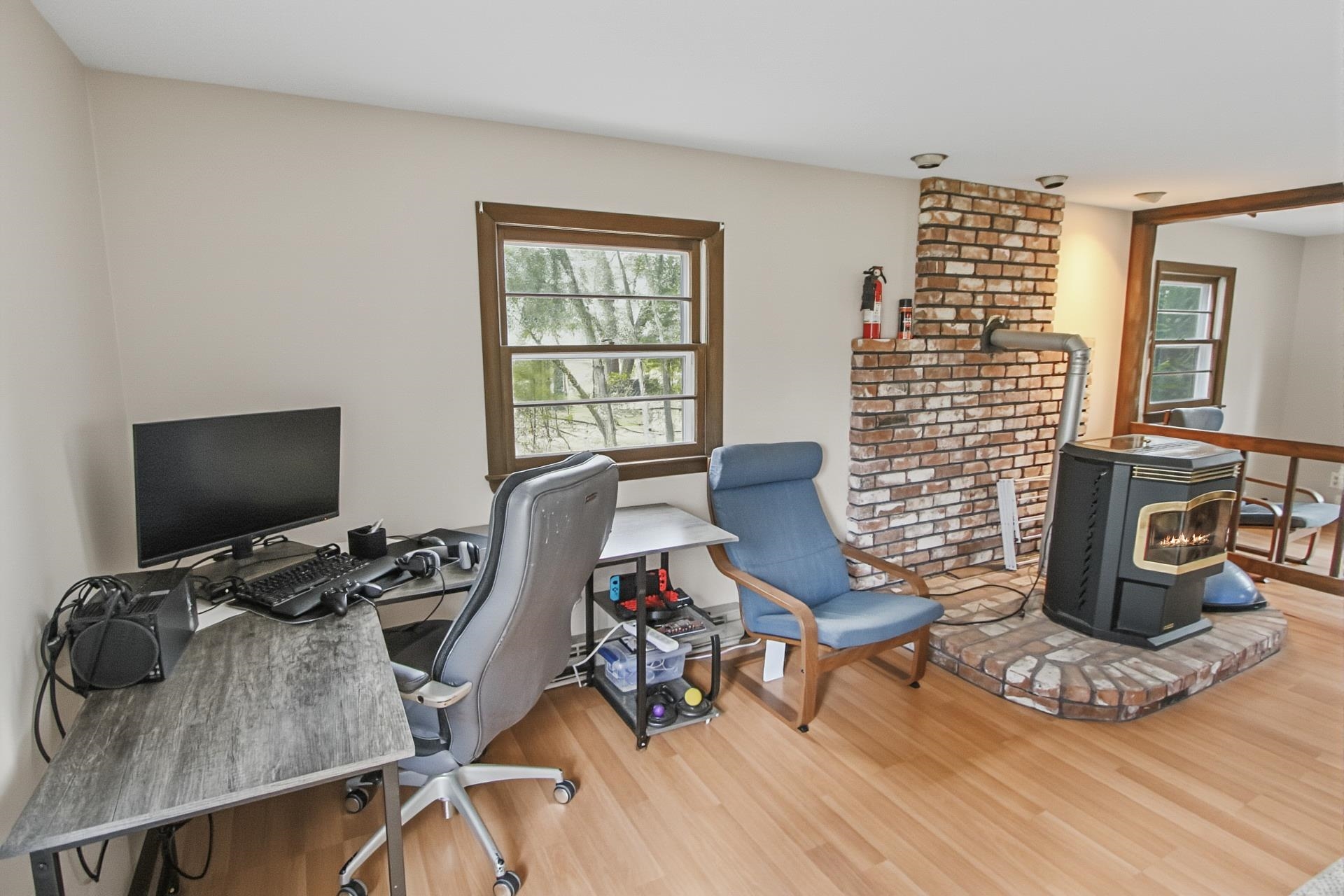15 Lincoln St, Pelham, NH 03076
