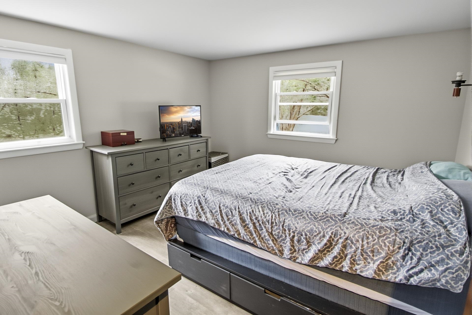 15 Lincoln St, Pelham, NH 03076