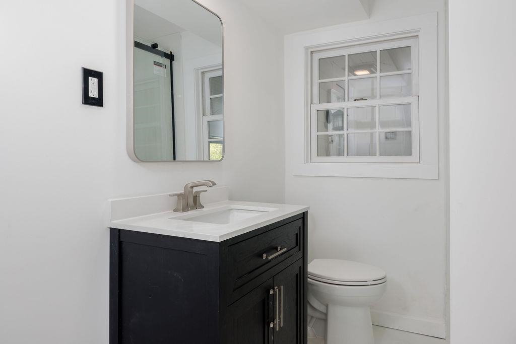 Ground floor full bath 25216042