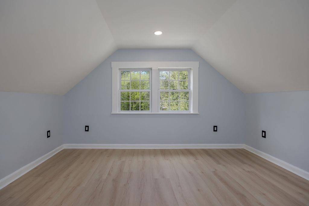 Second bedroom 25216053