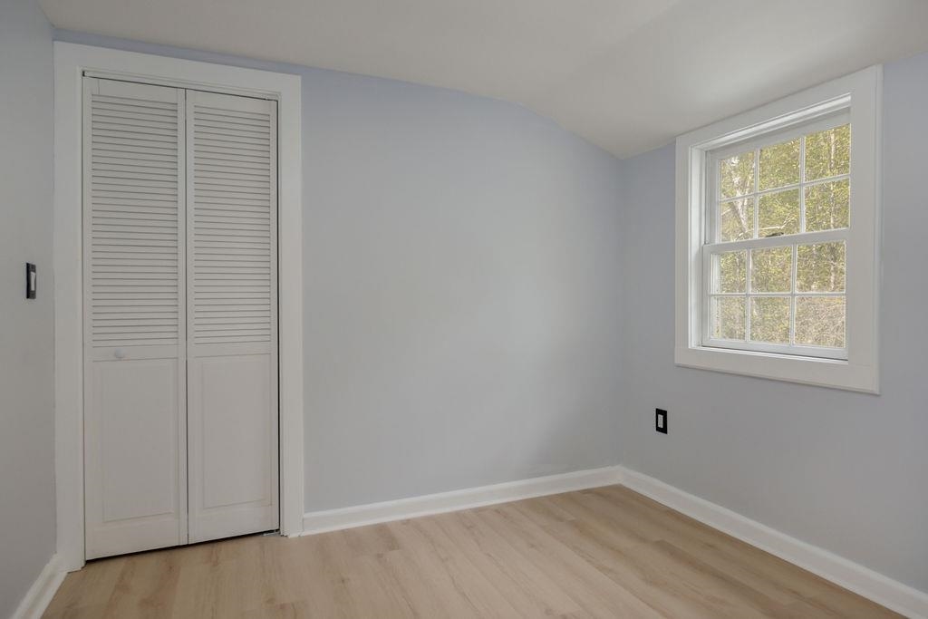 Third bedroom, second floor 25216050