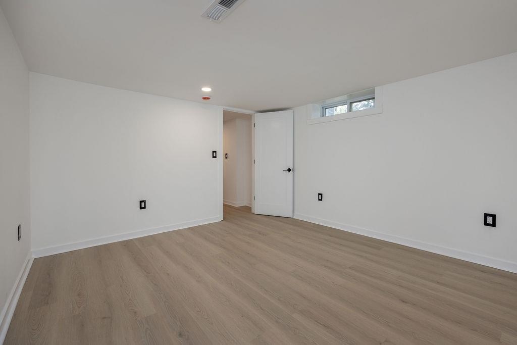 Lower level 25216060