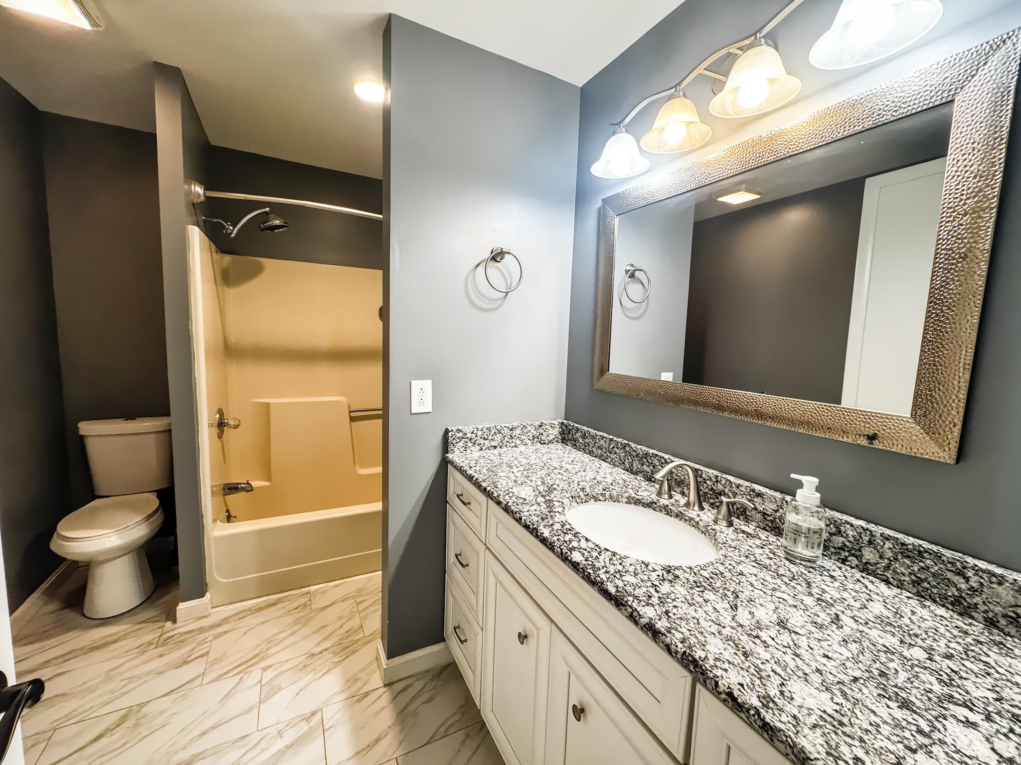 Primary En-suite Bathroom
