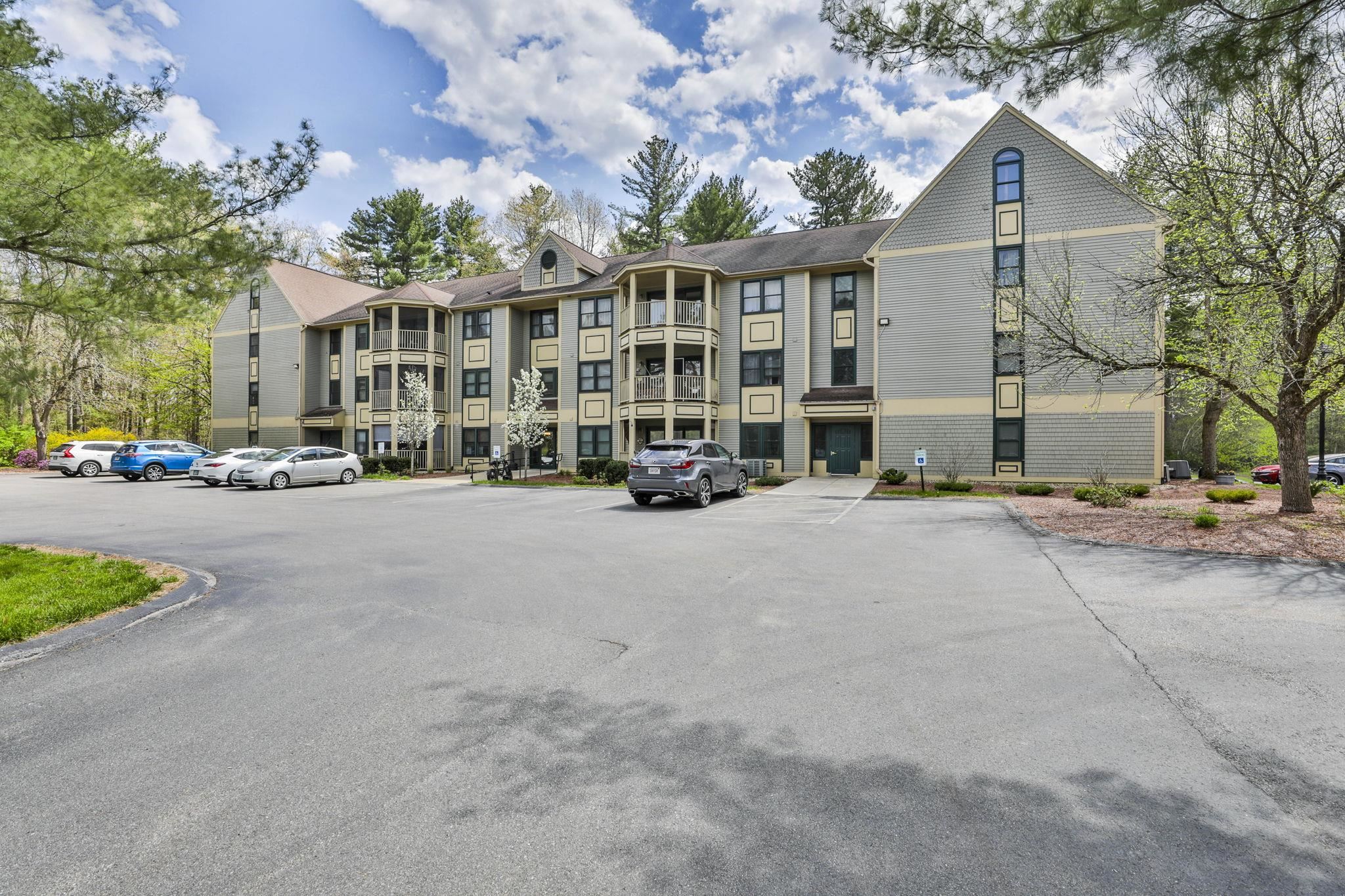 6 Mayfair Ln #201, Nashua, NH 03063