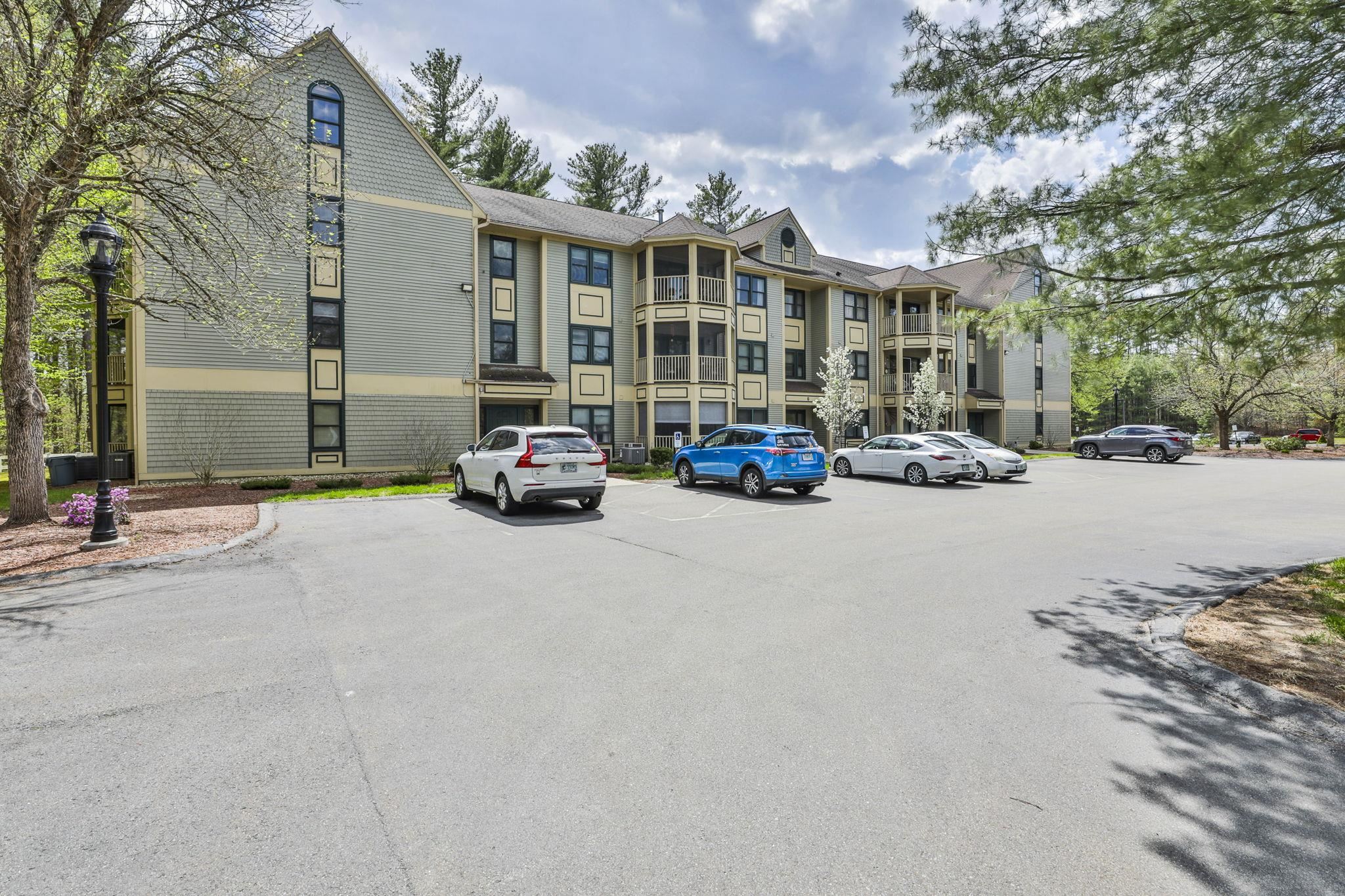 6 Mayfair Ln #201, Nashua, NH 03063