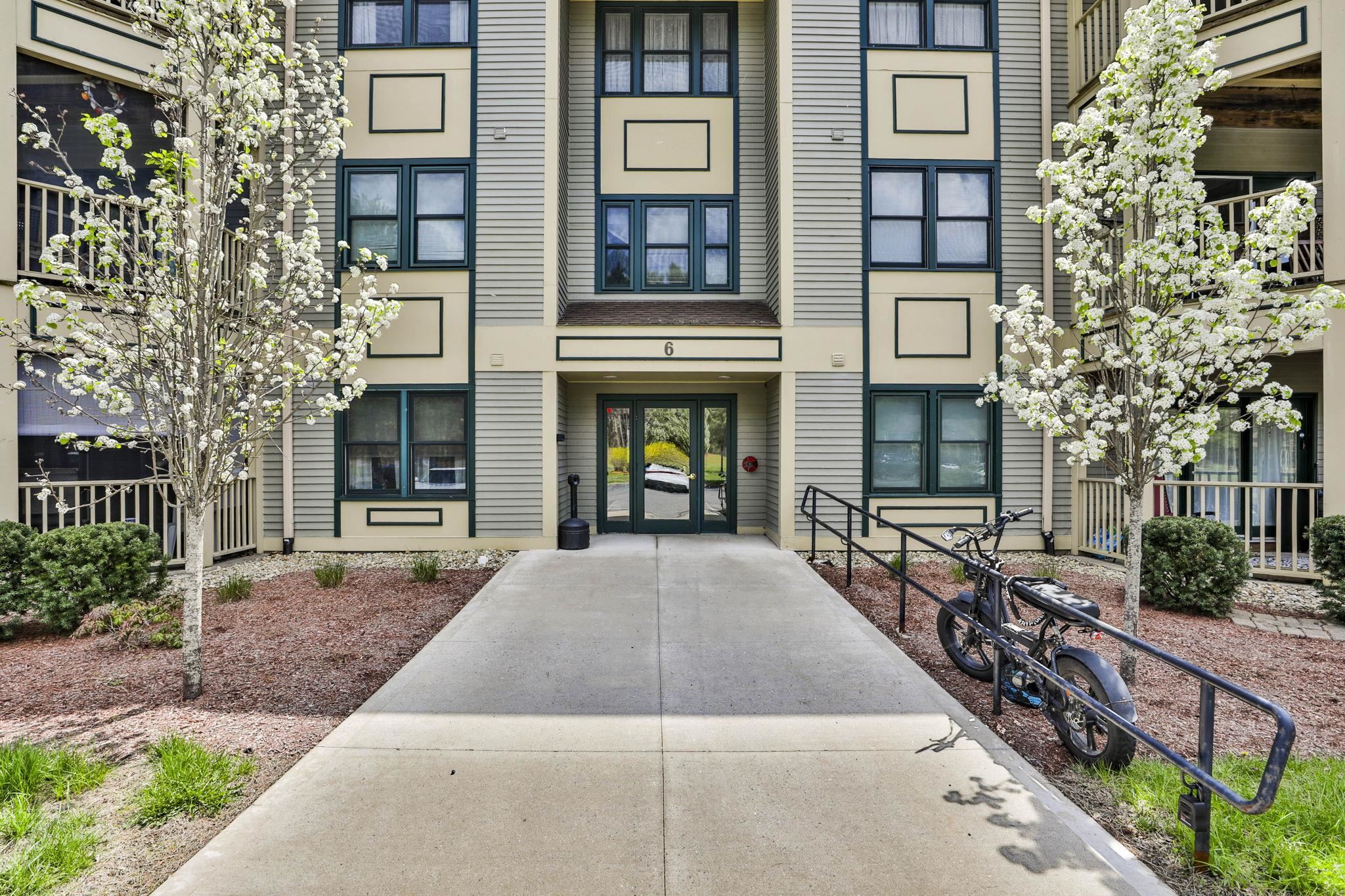 6 Mayfair Ln, Nashua, NH 03063