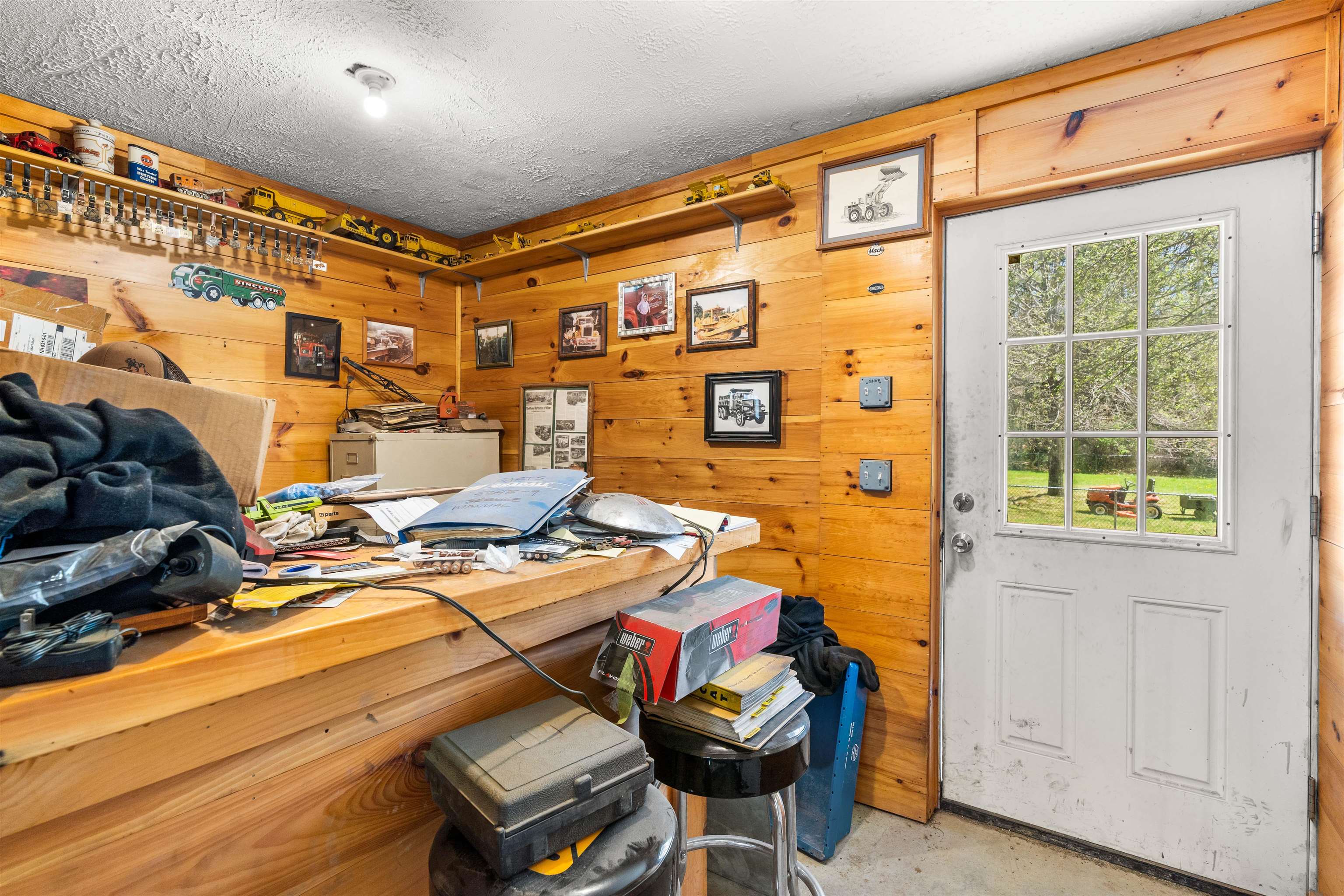 11 Jennifer Ln, Weare, NH 03281