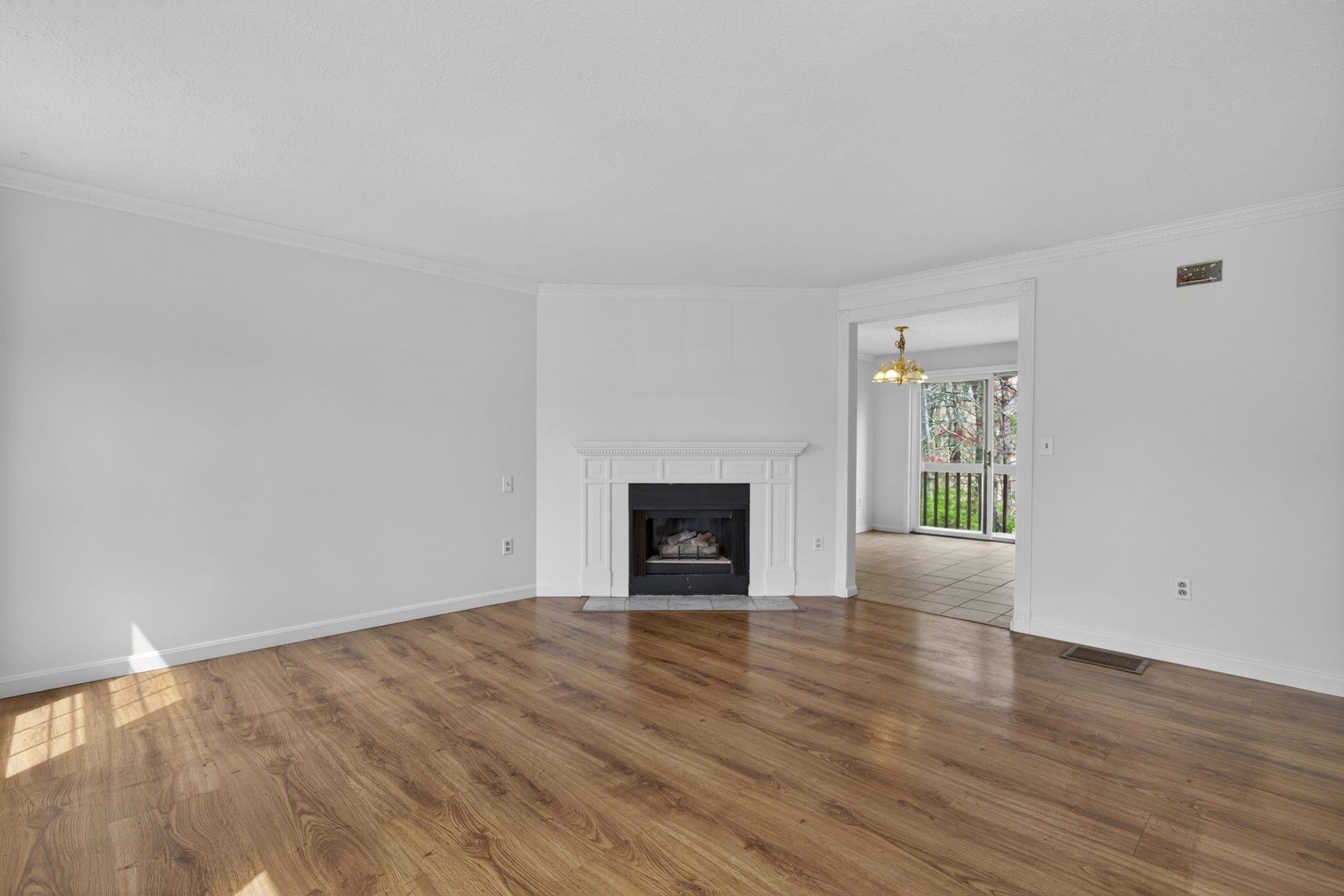 12 Wyndmere Dr, Londonderry, NH 03053